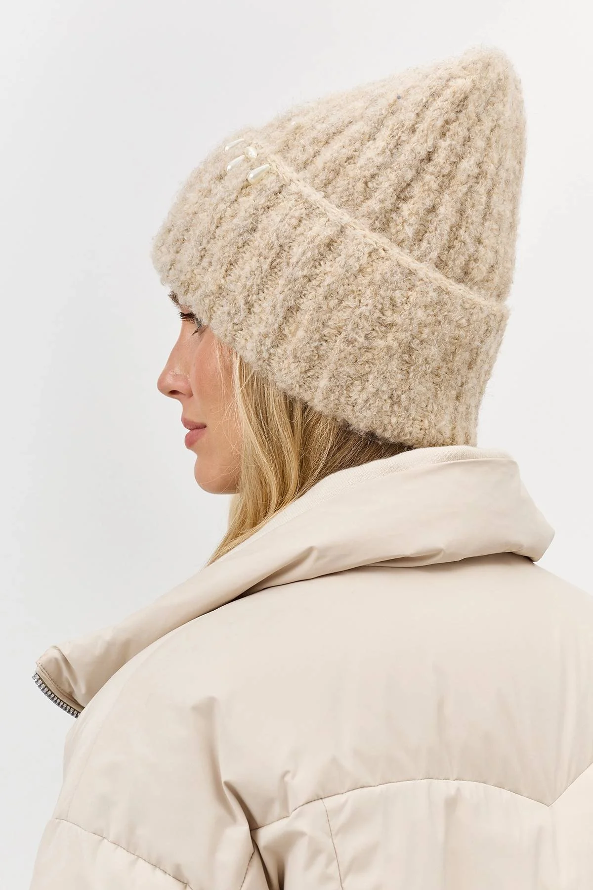 Пушистая шапка с деликатным декором, One