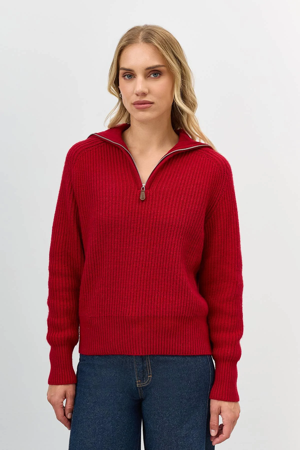 Лимитированная серия красный свитер с отложным воротником на молнии и ремень, 42 Лимитированная серия красный свитер с отложным воротником на молнии и ремень, 42