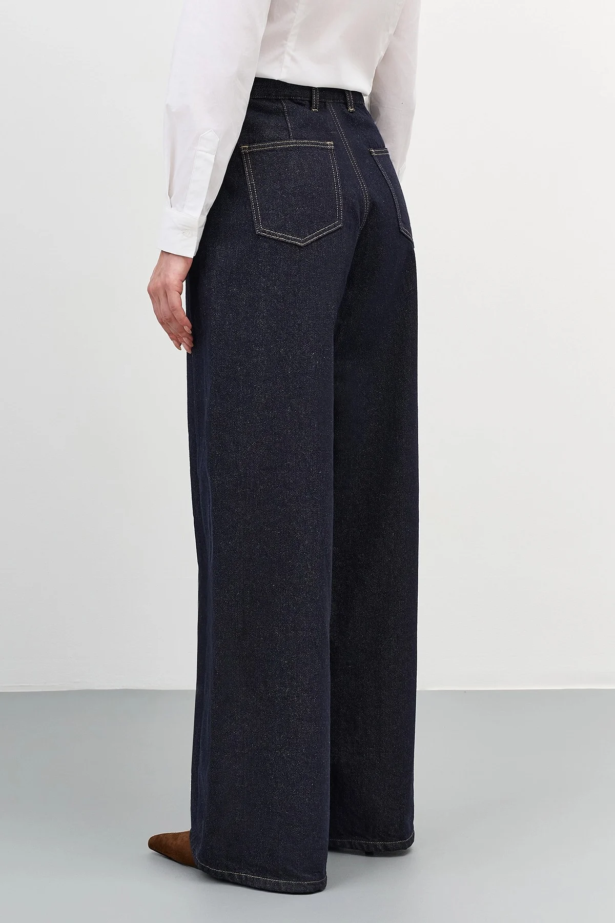 Широкие джинсы с контрастными швами, 46