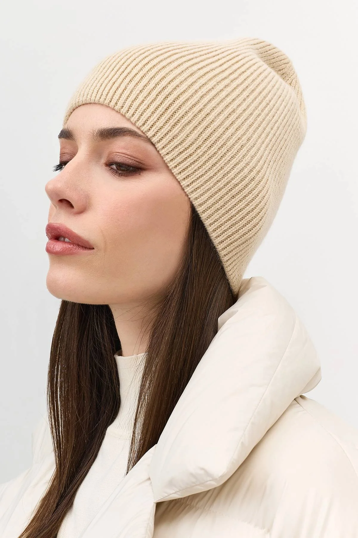 Светлая шапка из вискозы и ангоры, One