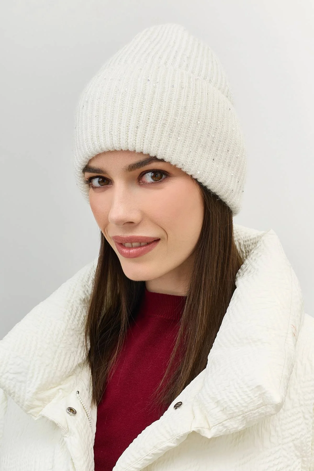 Светлая шапка бини с широким отворотом, One