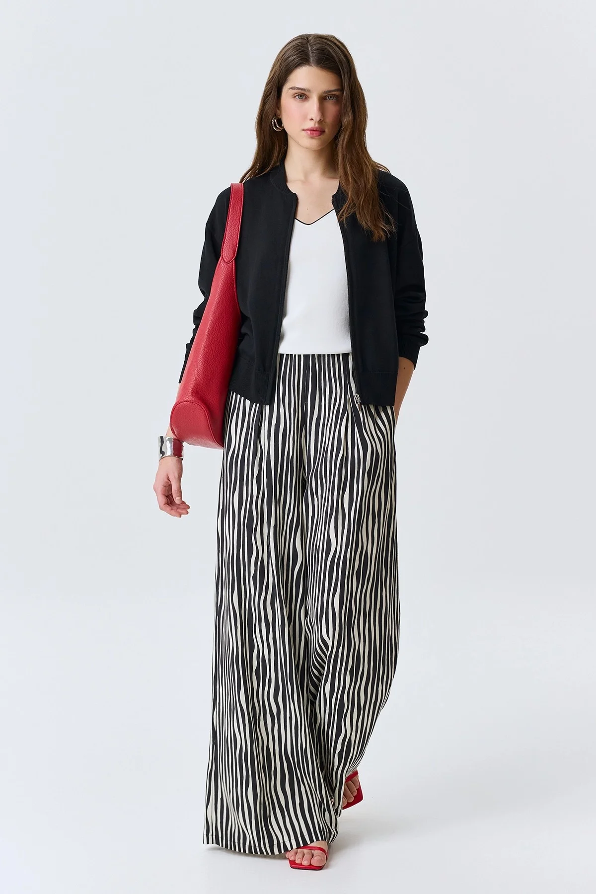 Вязаный бомбер из поливискозной пряжи, 48