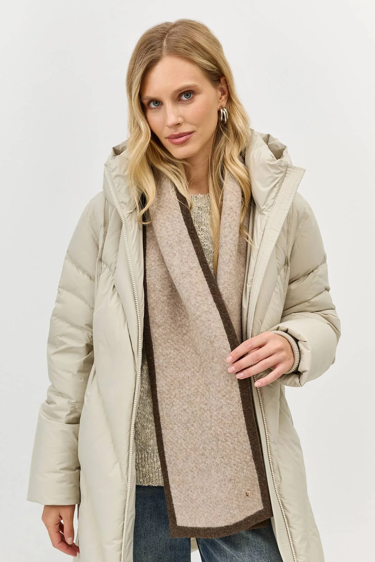 Светлый вязаный шарф с контрастным краем, One