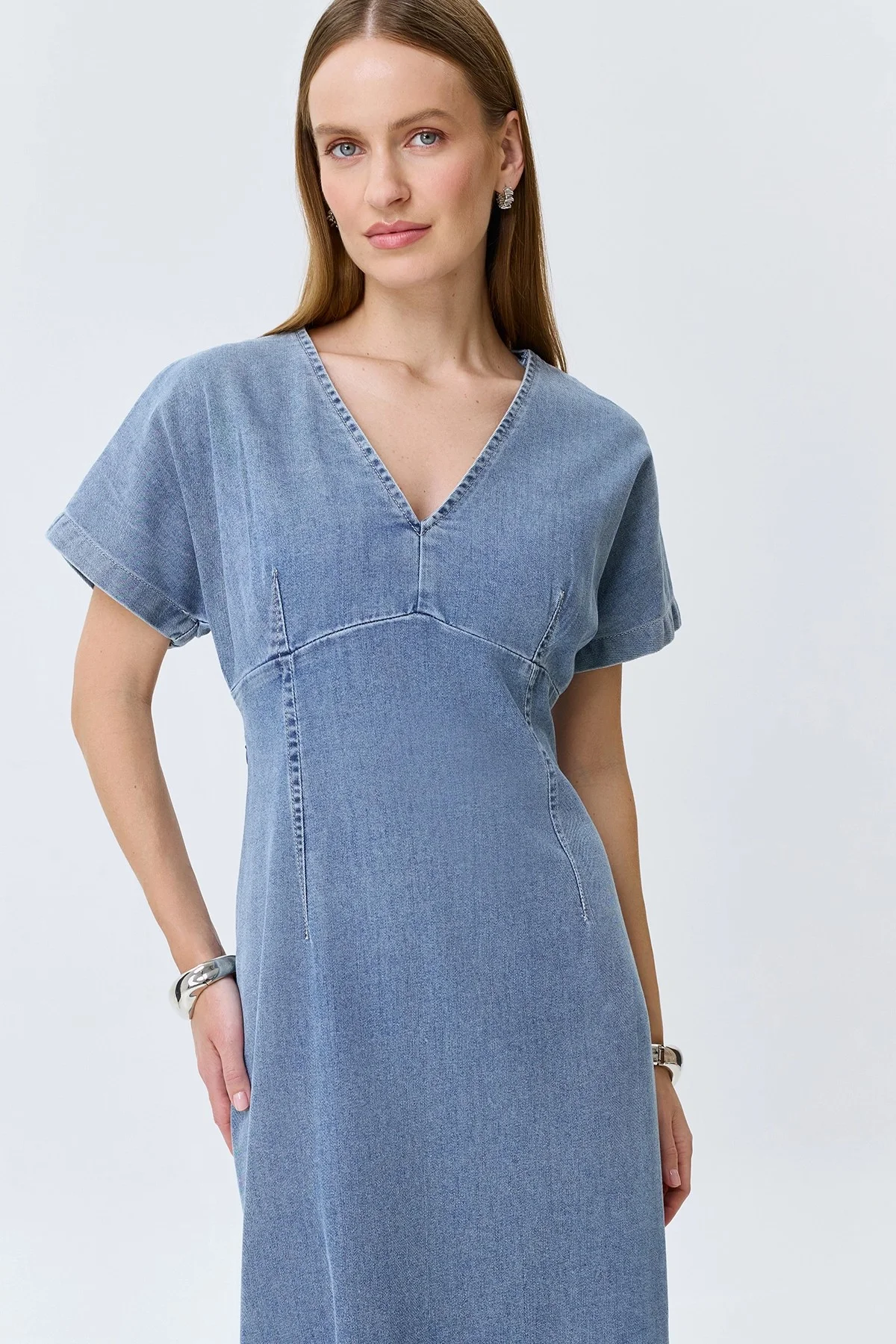 Джинсовое платье с V-образным вырезом, 42