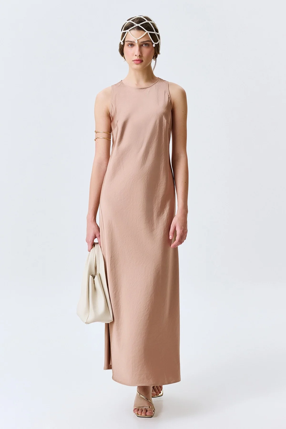 Бежевое сатиновое платье из смесовой вискозы, 42
Бежевое сатиновое платье из смесовой вискозы