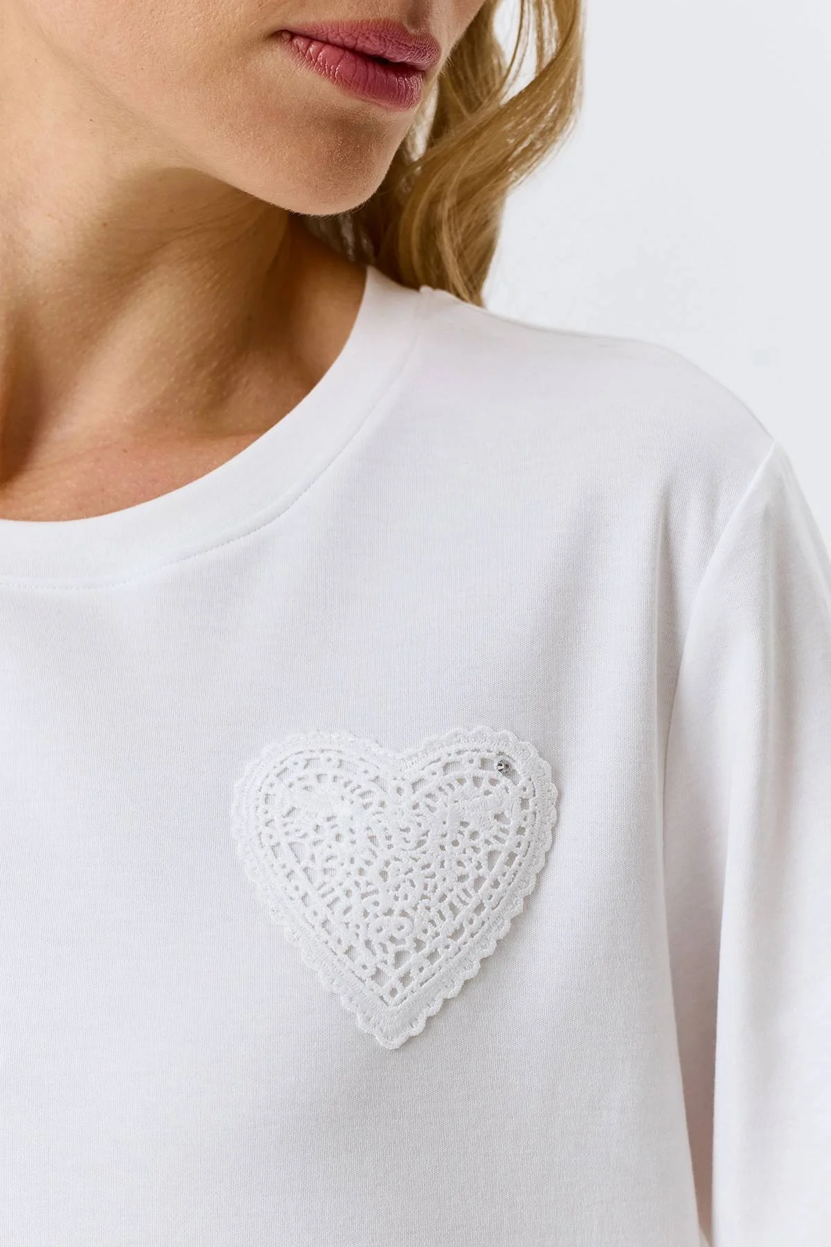 Футболка с ажурной аппликацией, 38