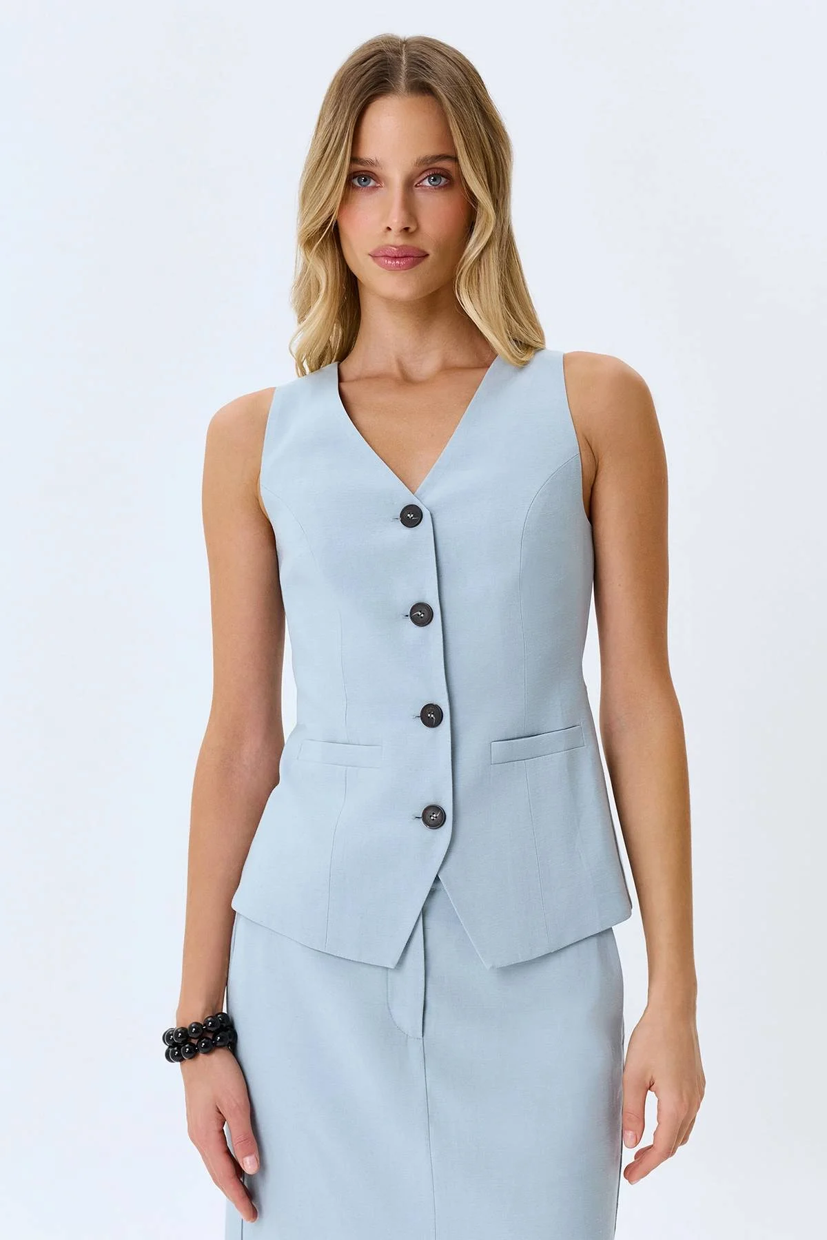 Жилет с вырезом на спине, 48