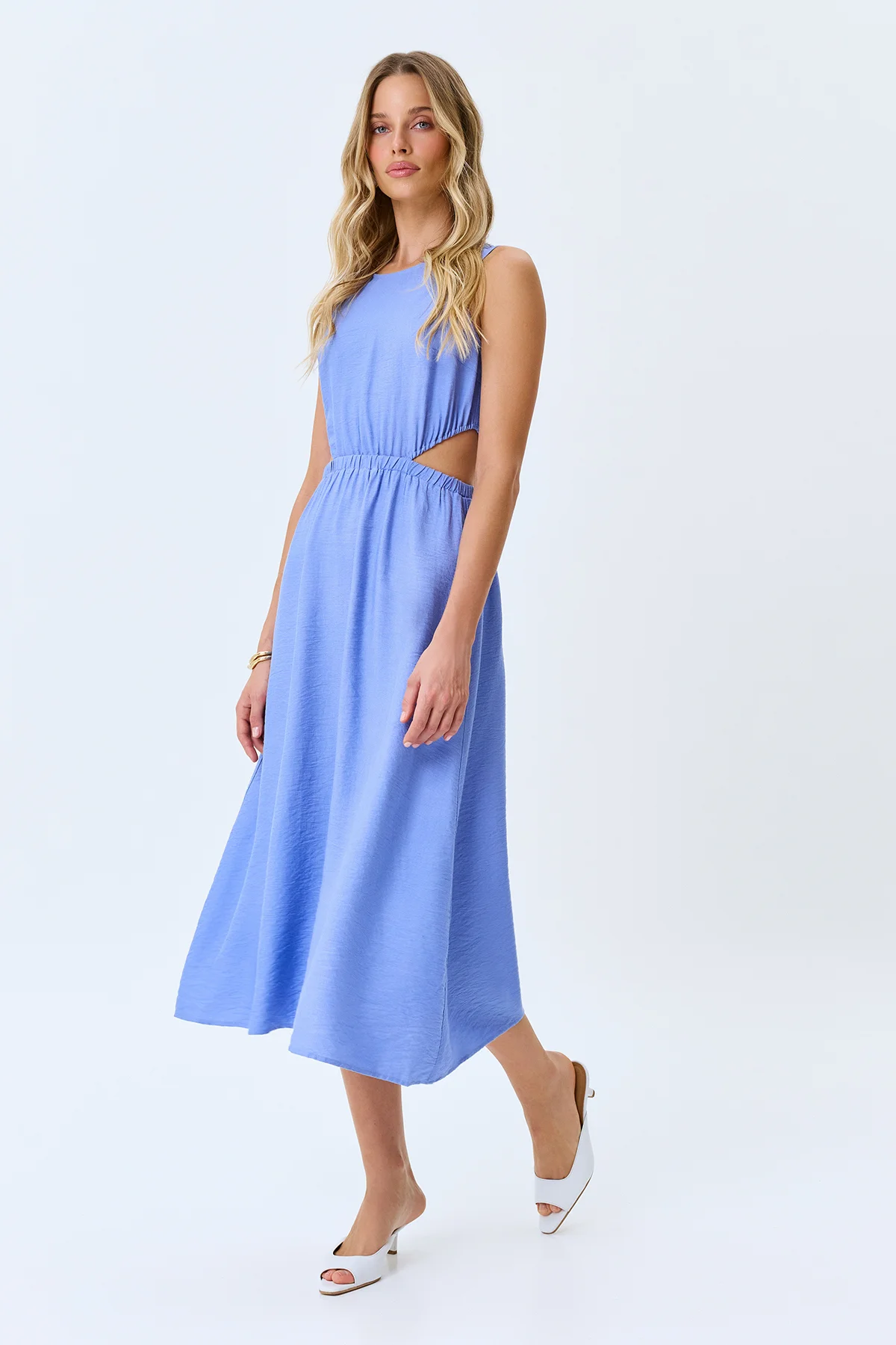 Яркое платье из района с вырезами, 50