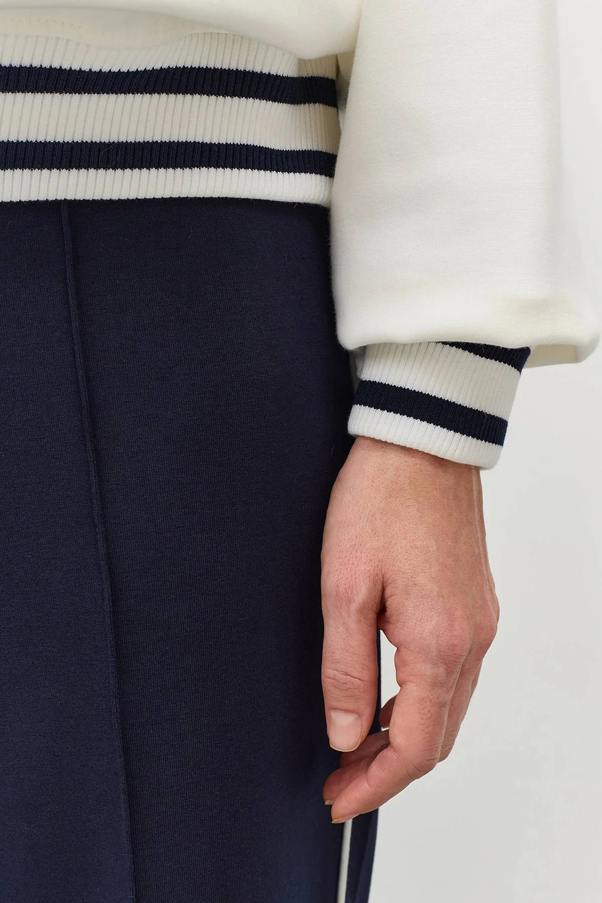 Лимитированная серия светлый джемпер с короткой молнией и ремень, 42