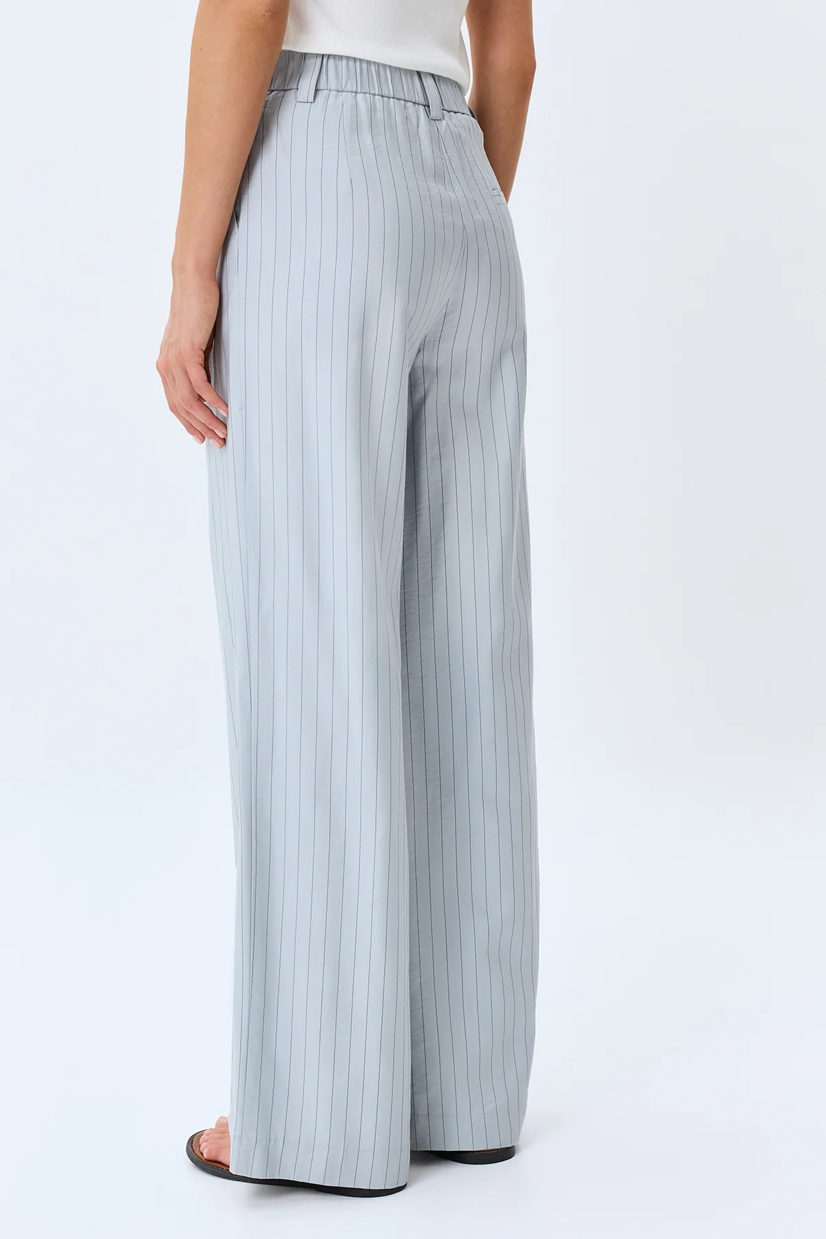 Широкие брюки в тонкую полоску, 52