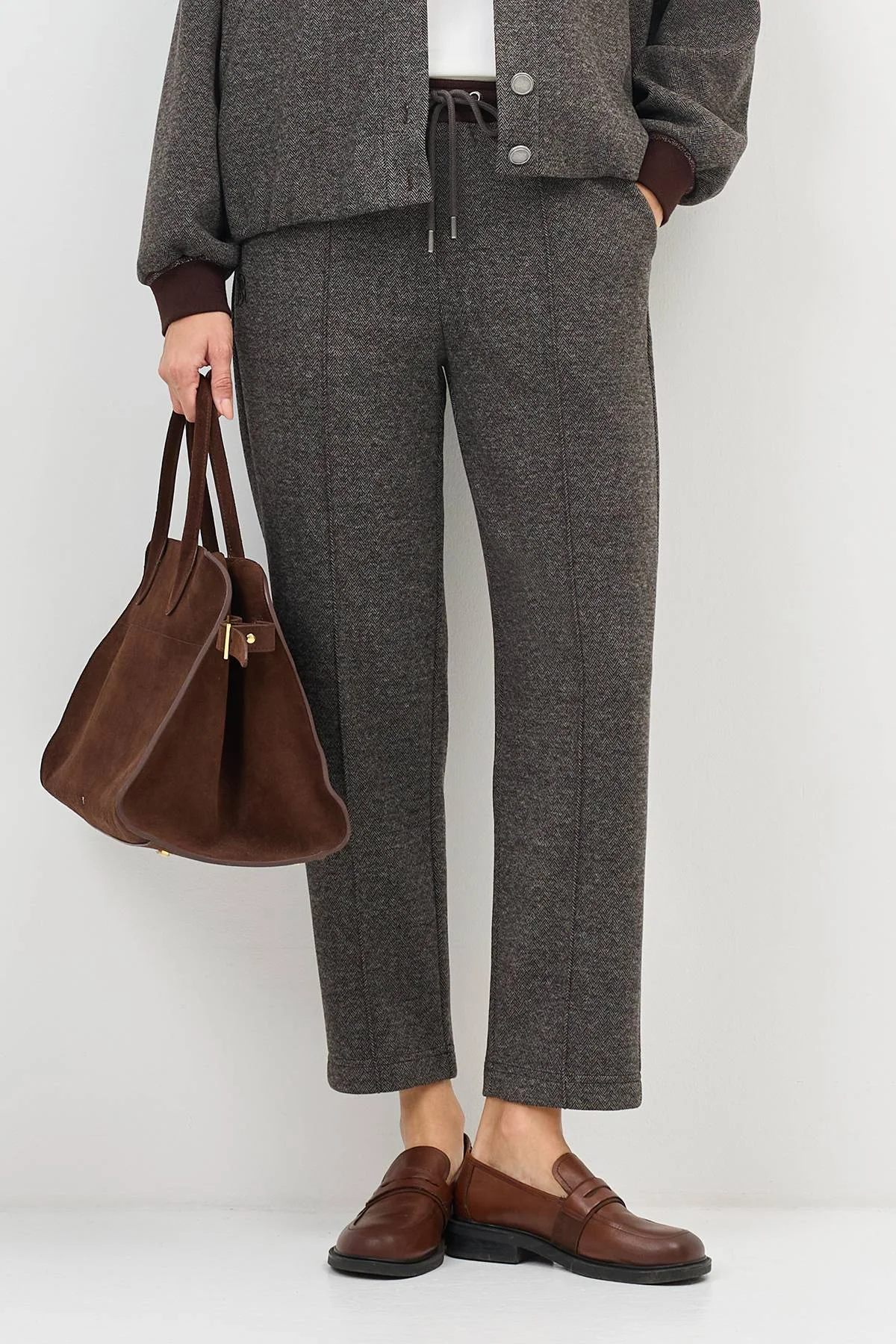 Лимитированная серия теплые брюки с застроченными стрелками и ремень, 36 Лимитированная серия теплые брюки с застроченными стрелками и ремень, 36