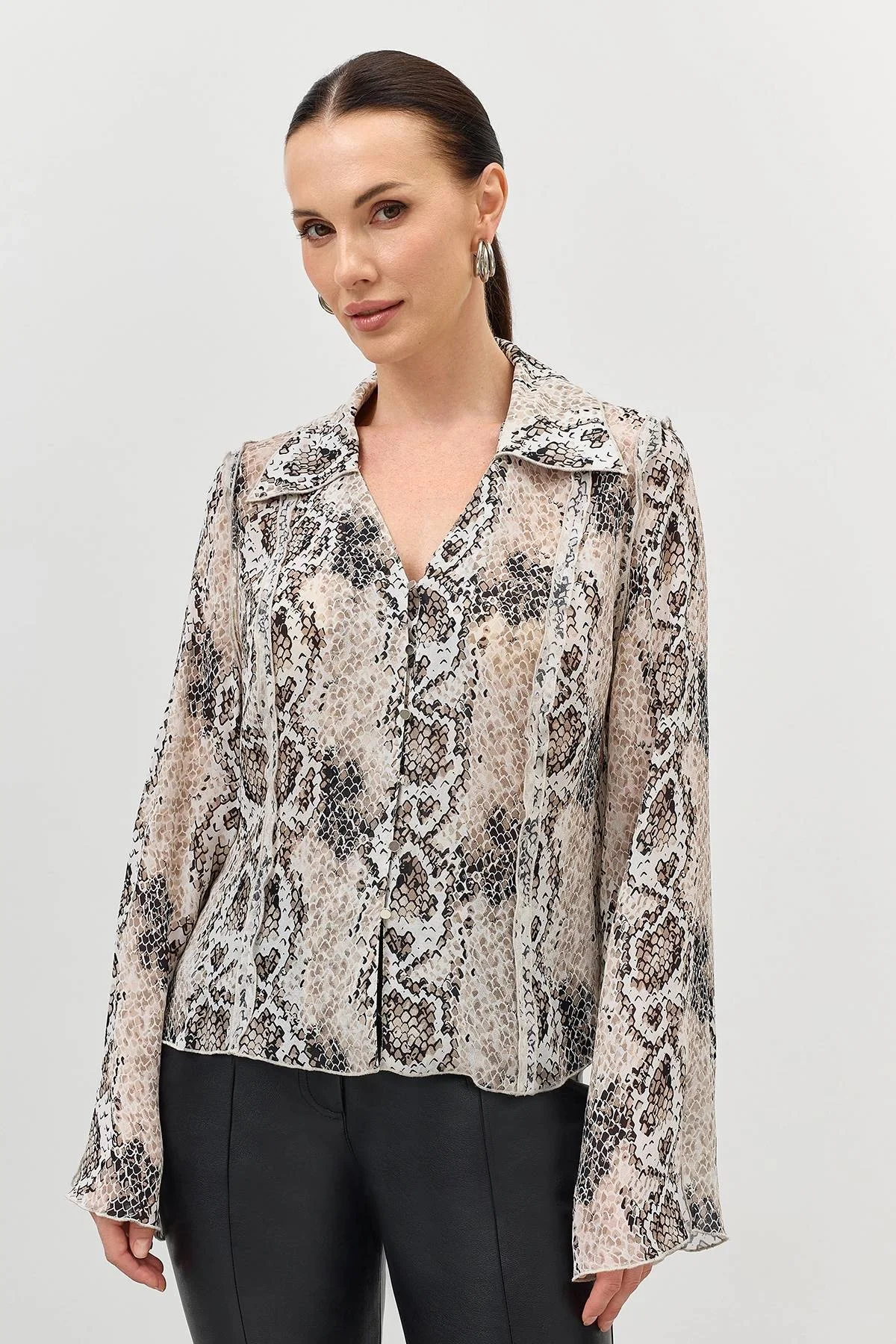 Укороченная блузка с анималистичным принтом, 42