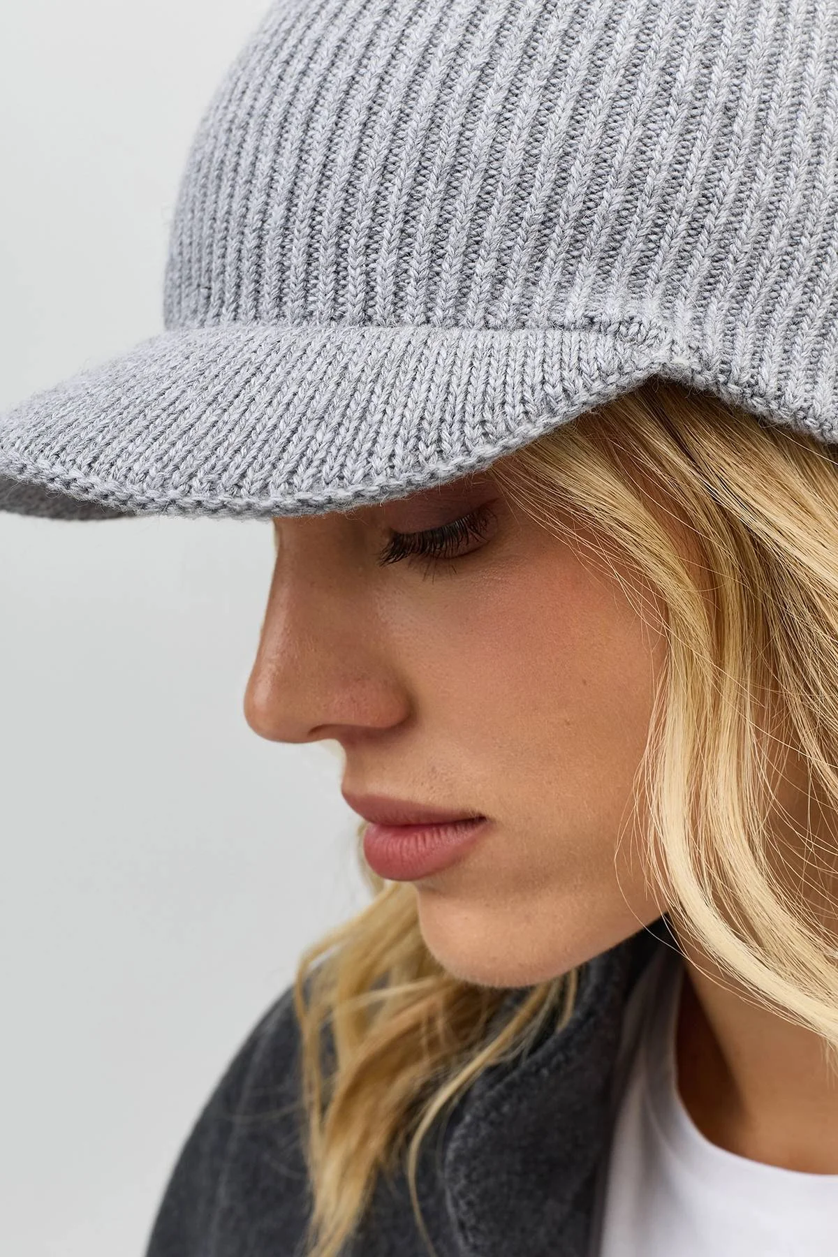 Вязаная кепка с козырьком, One