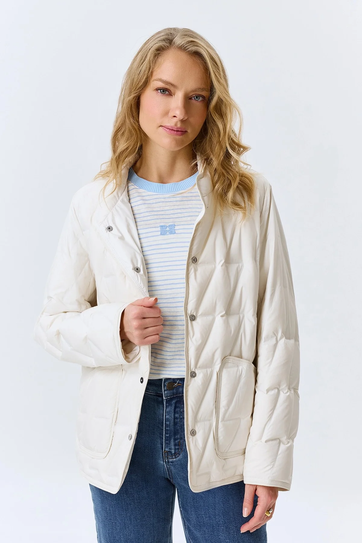 Белая легкая куртка на натуральном утеплителе, 46