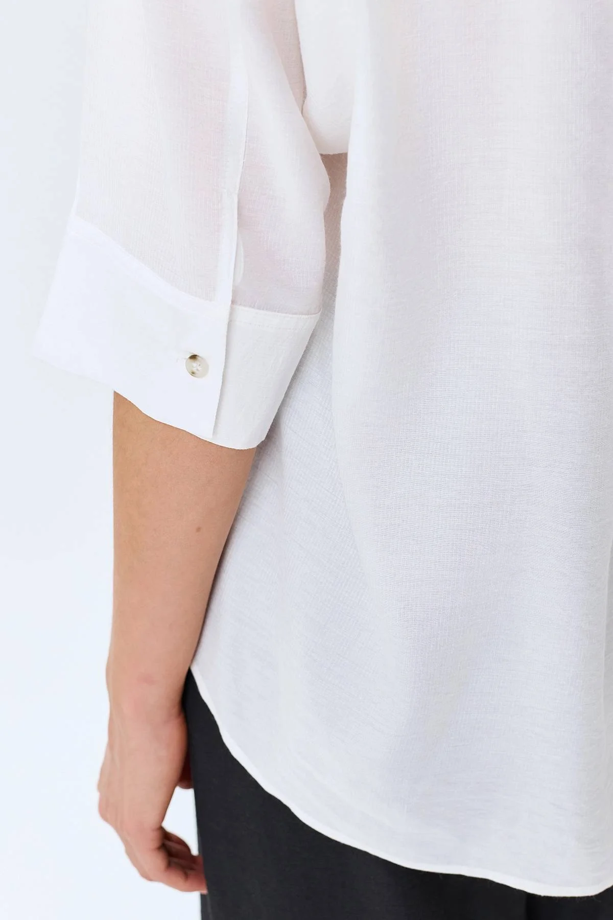 Воздушная блузка с укороченными рукавами белая, 48