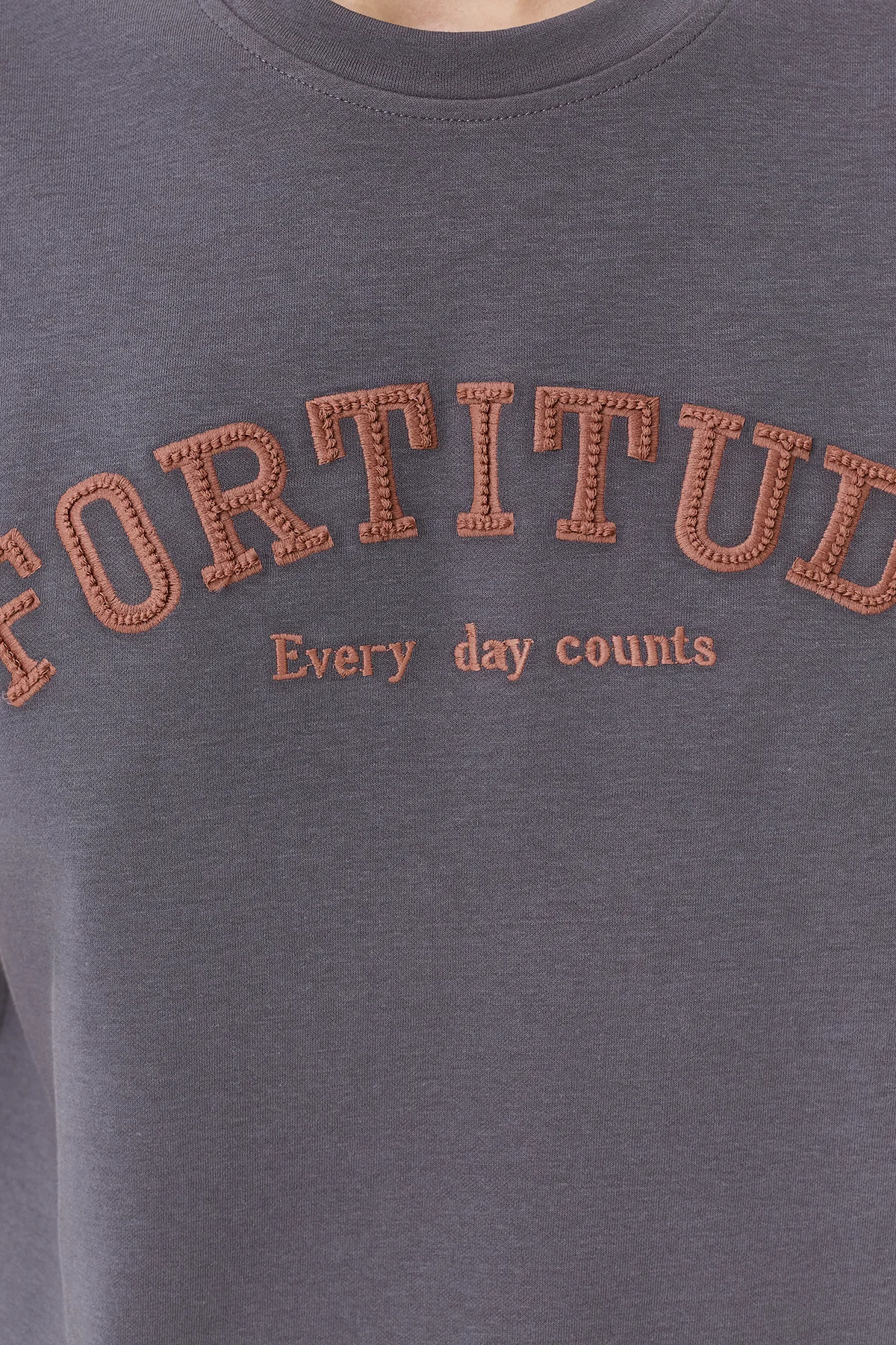 Темная прямая футболка в стиле "College", 50