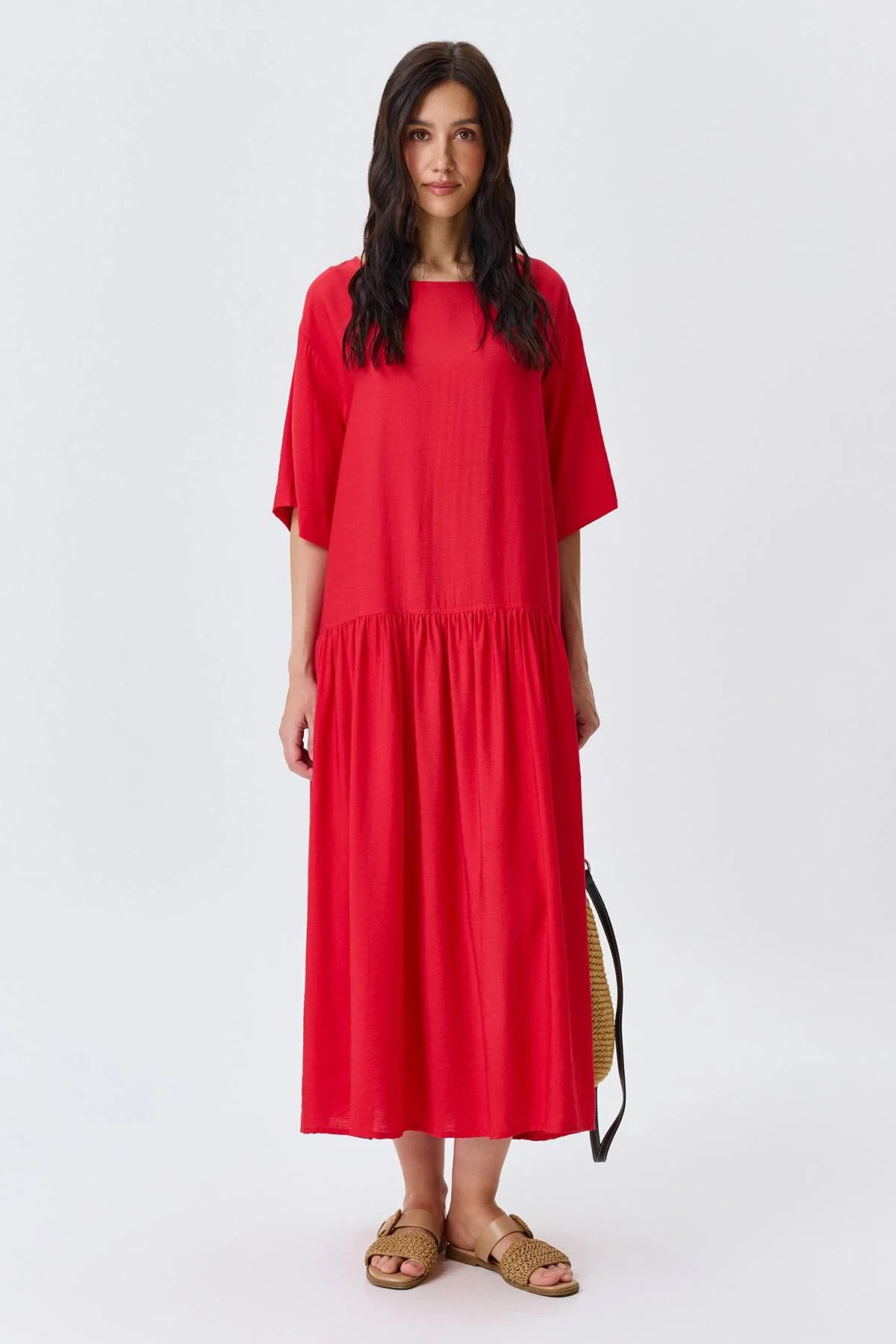 Платье из тенселя с акцентным поясом, 50