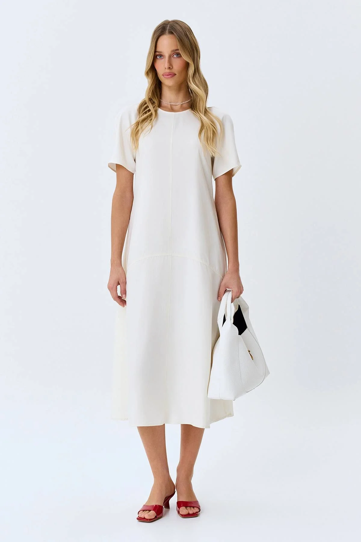 Платье А-силуэта с деталью на спинке в белом цвете, 52