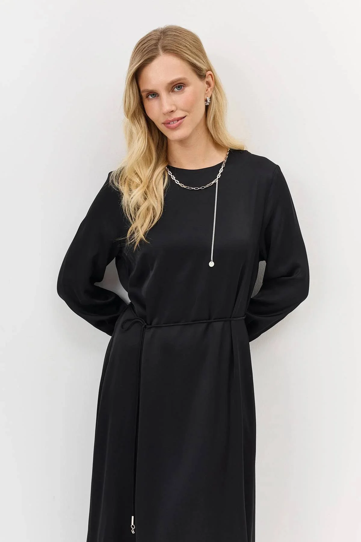 Платье с декоративной цепочкой, 44