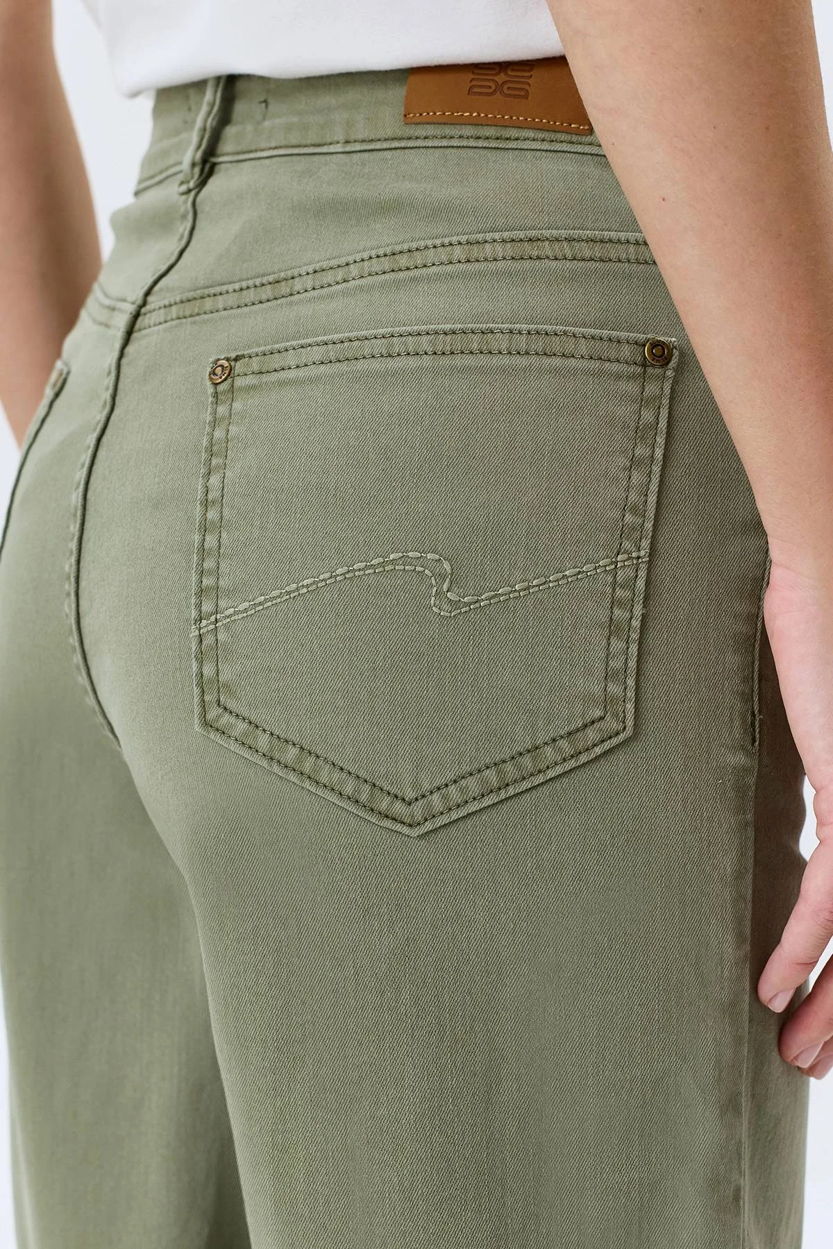 Оливковые джинсовые шорты, 38