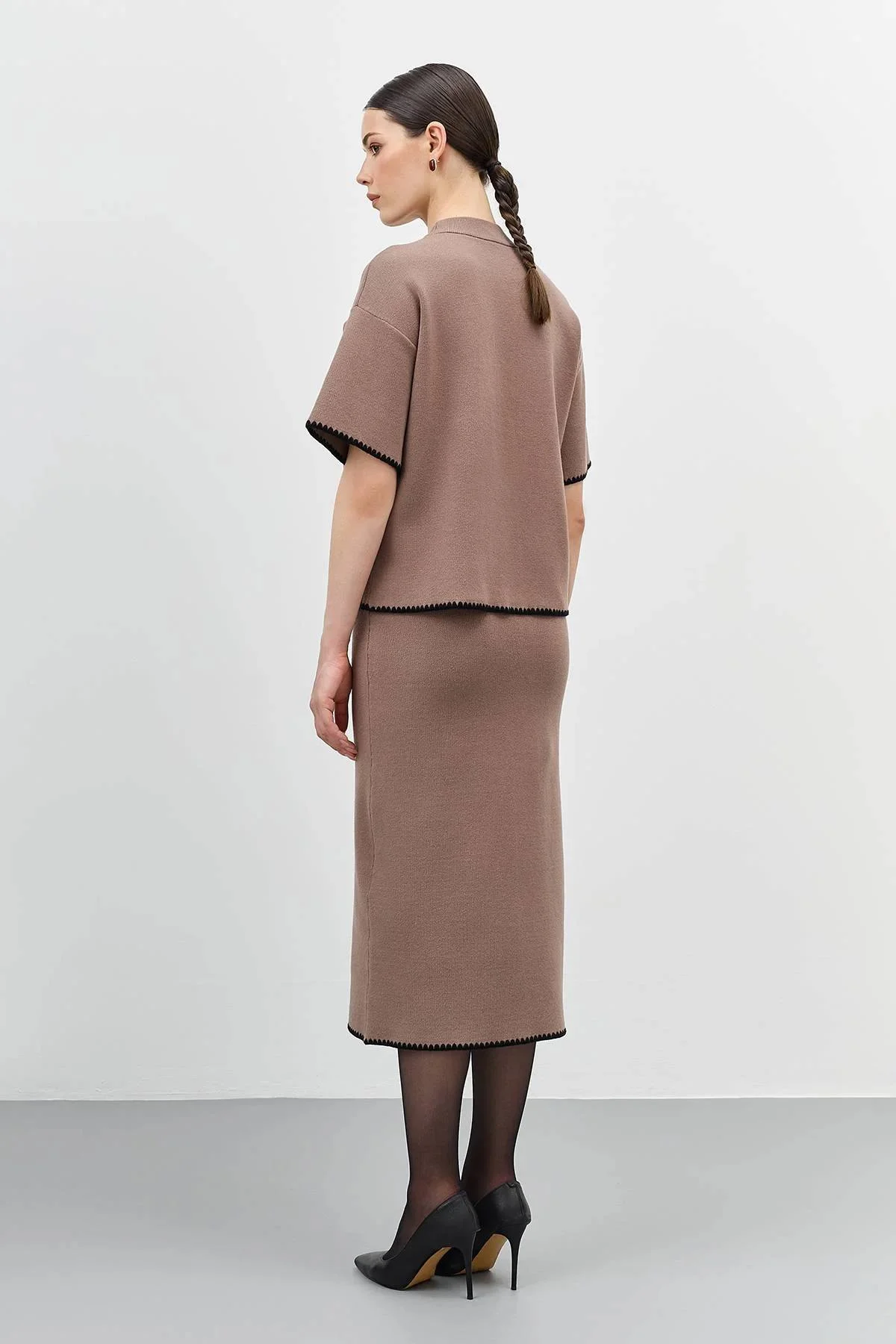 Юбка-карандаш с контрастным кантом, 50