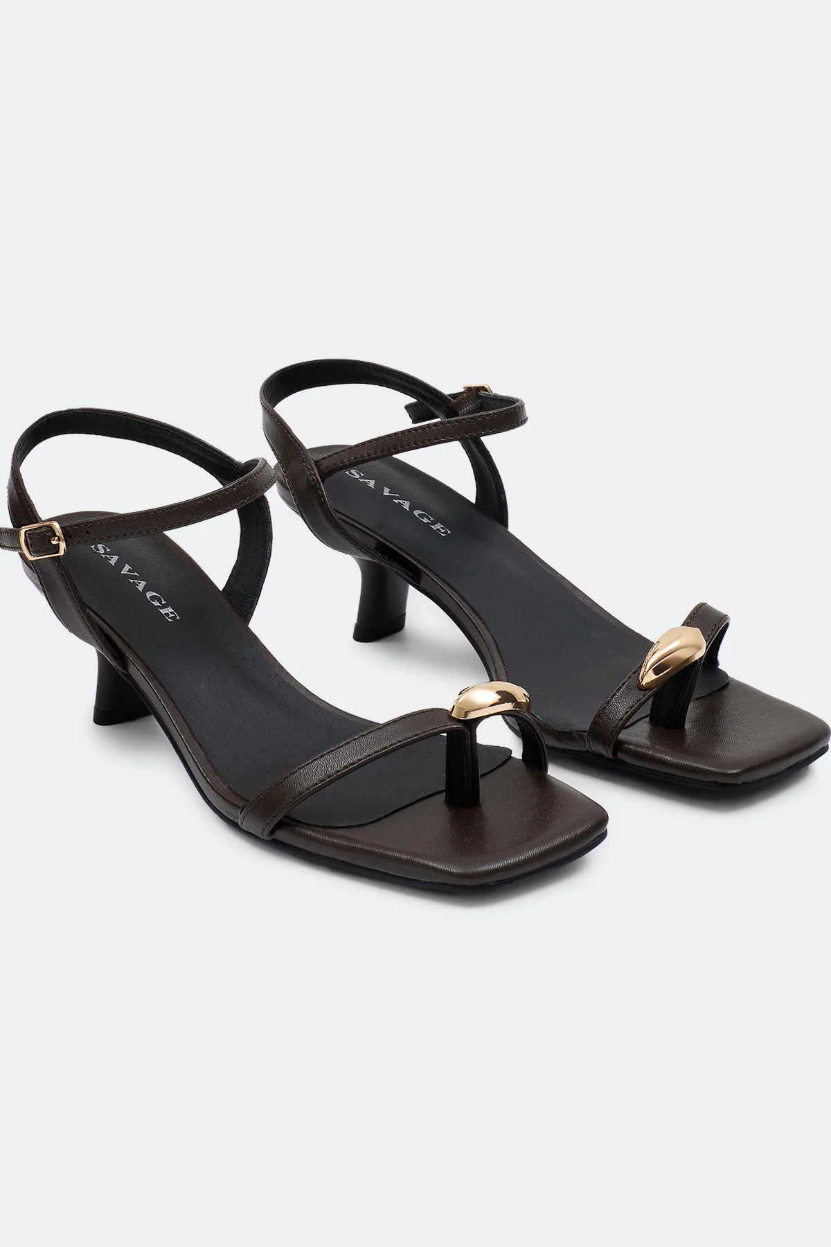 Кожаные босоножки с металлическим декором, 40