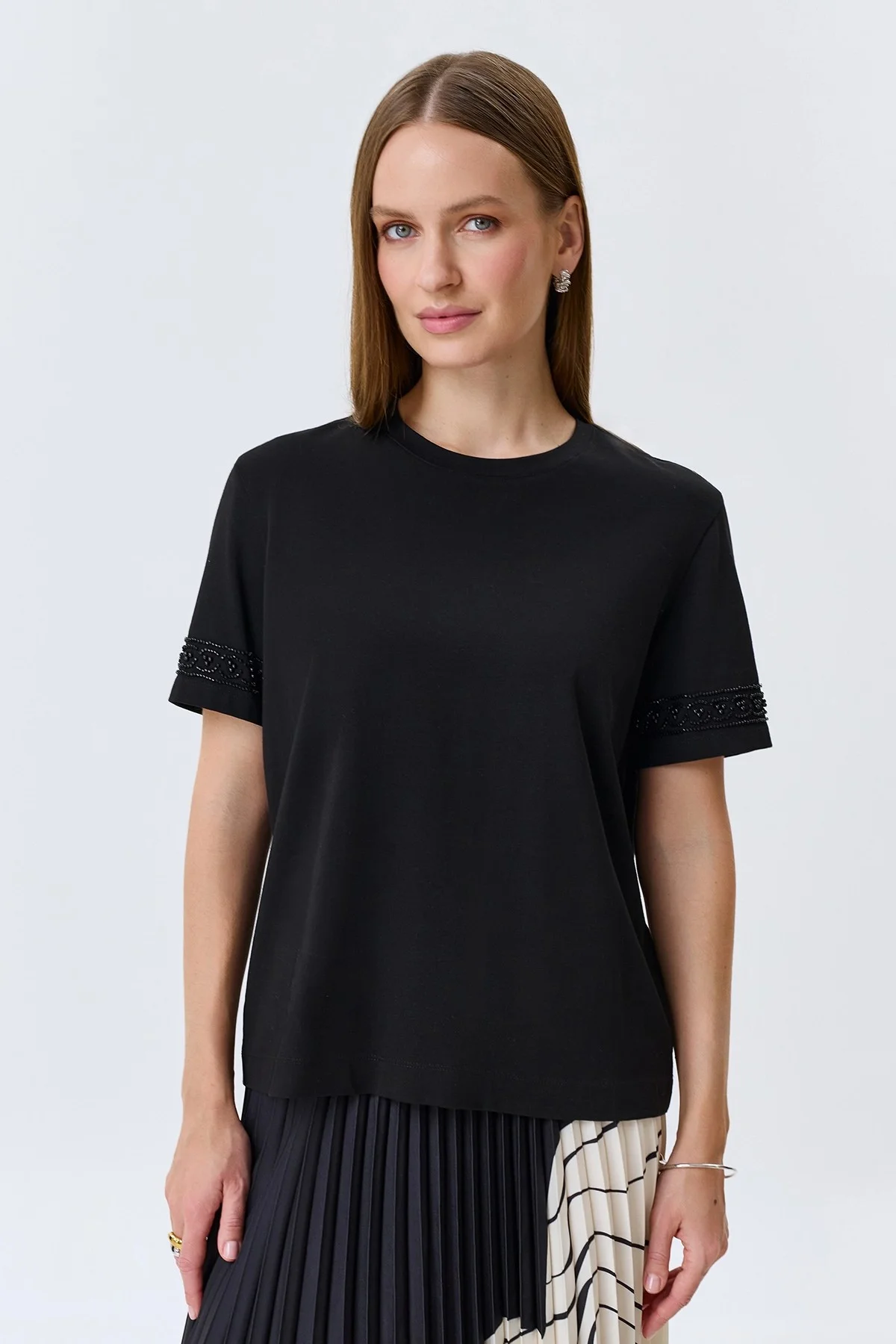 Футболка с декором на рукавах, 46