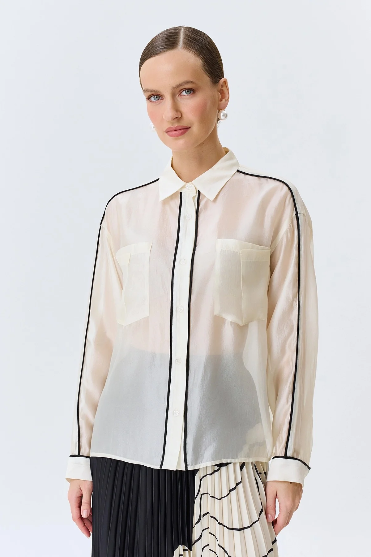 Полупрозрачная блузка с контрастными кантами, 44