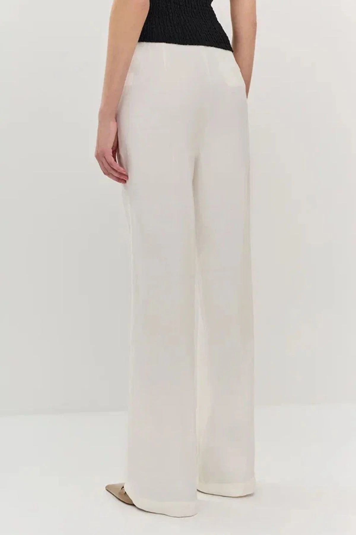 Прямые брюки молочного цвета со шлёвками, 50р