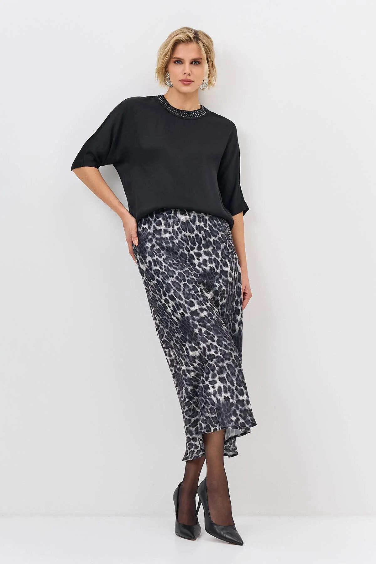 Лимитированная серия блузка с декором из страз и ремень, 36 Лимитированная серия блузка с декором из страз и ремень, 36