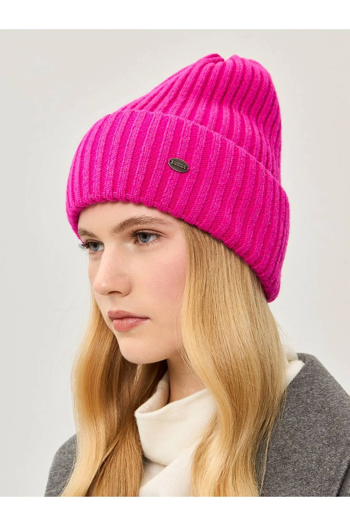 Шапка ярко-розовая, One