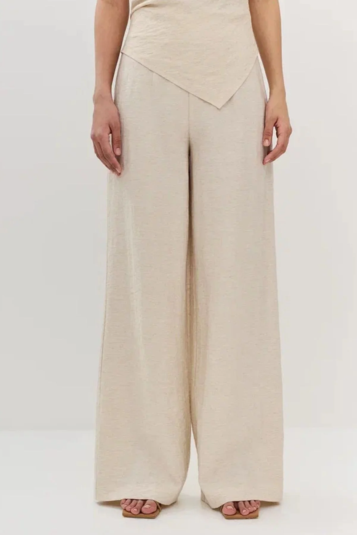 Брюки светло-бежевого цвета с потайной молнией, 40р