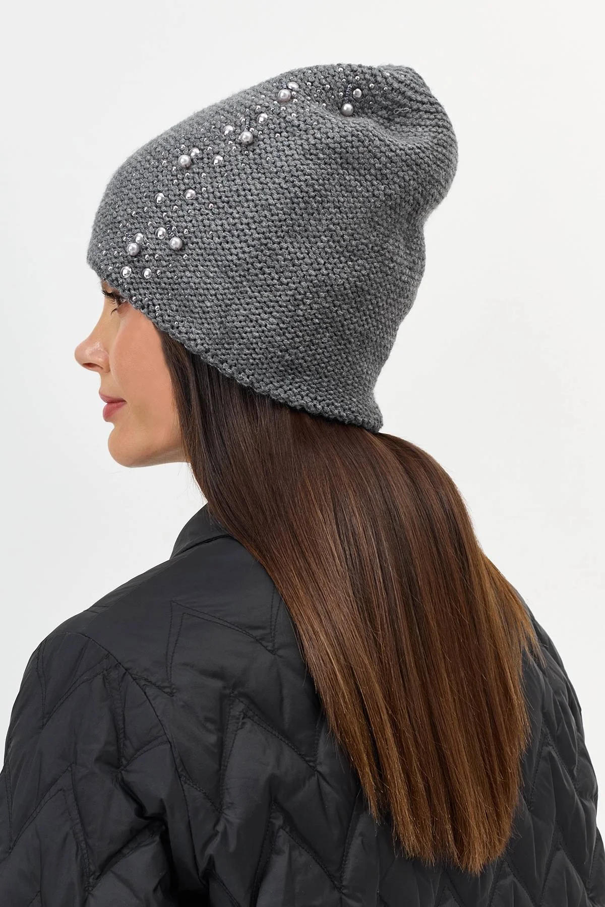Серая шапка с декором из мерцающих страз и жемчужин, One