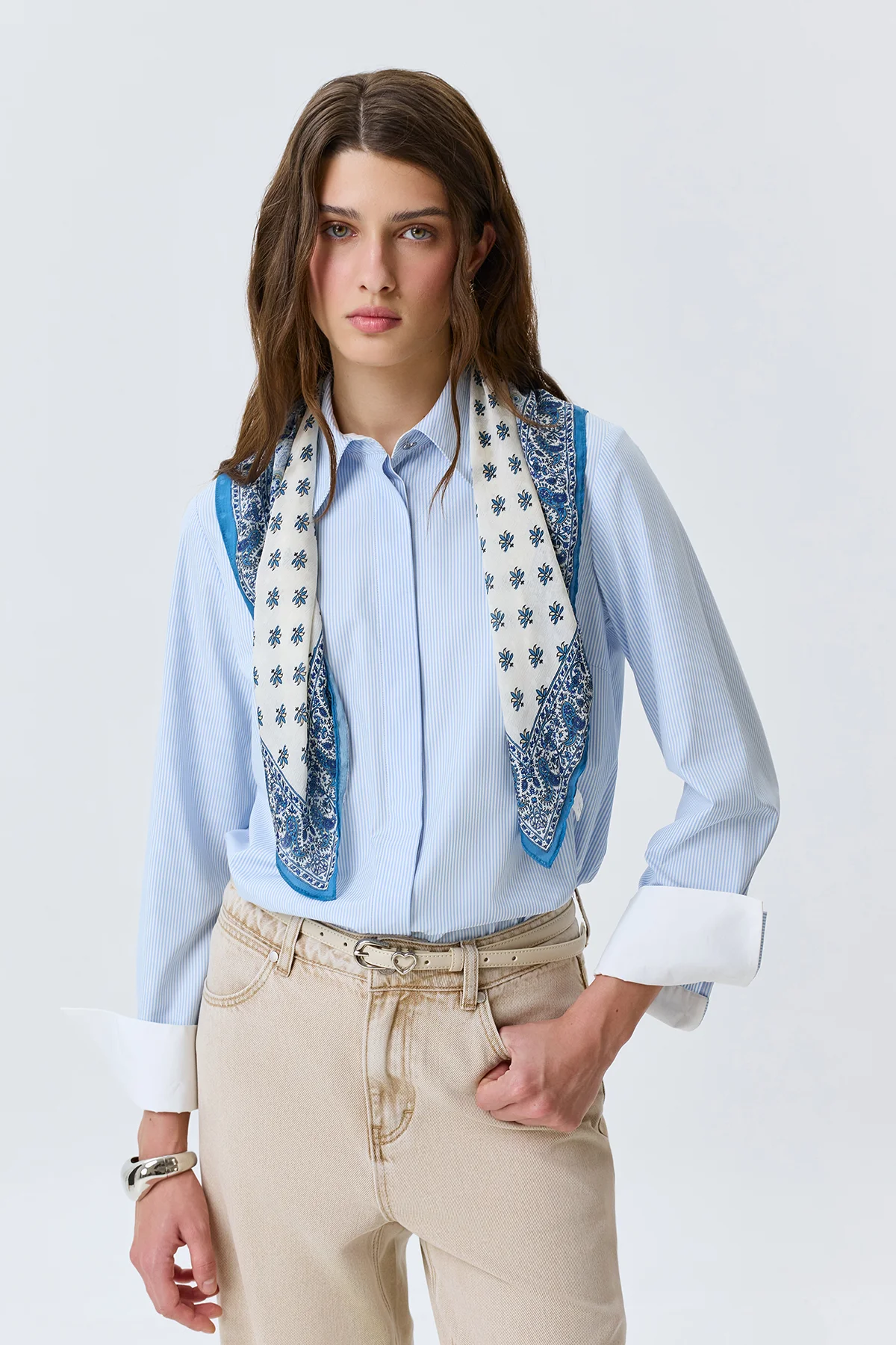 Тонкий кожаный ремень с акцентным декором, M