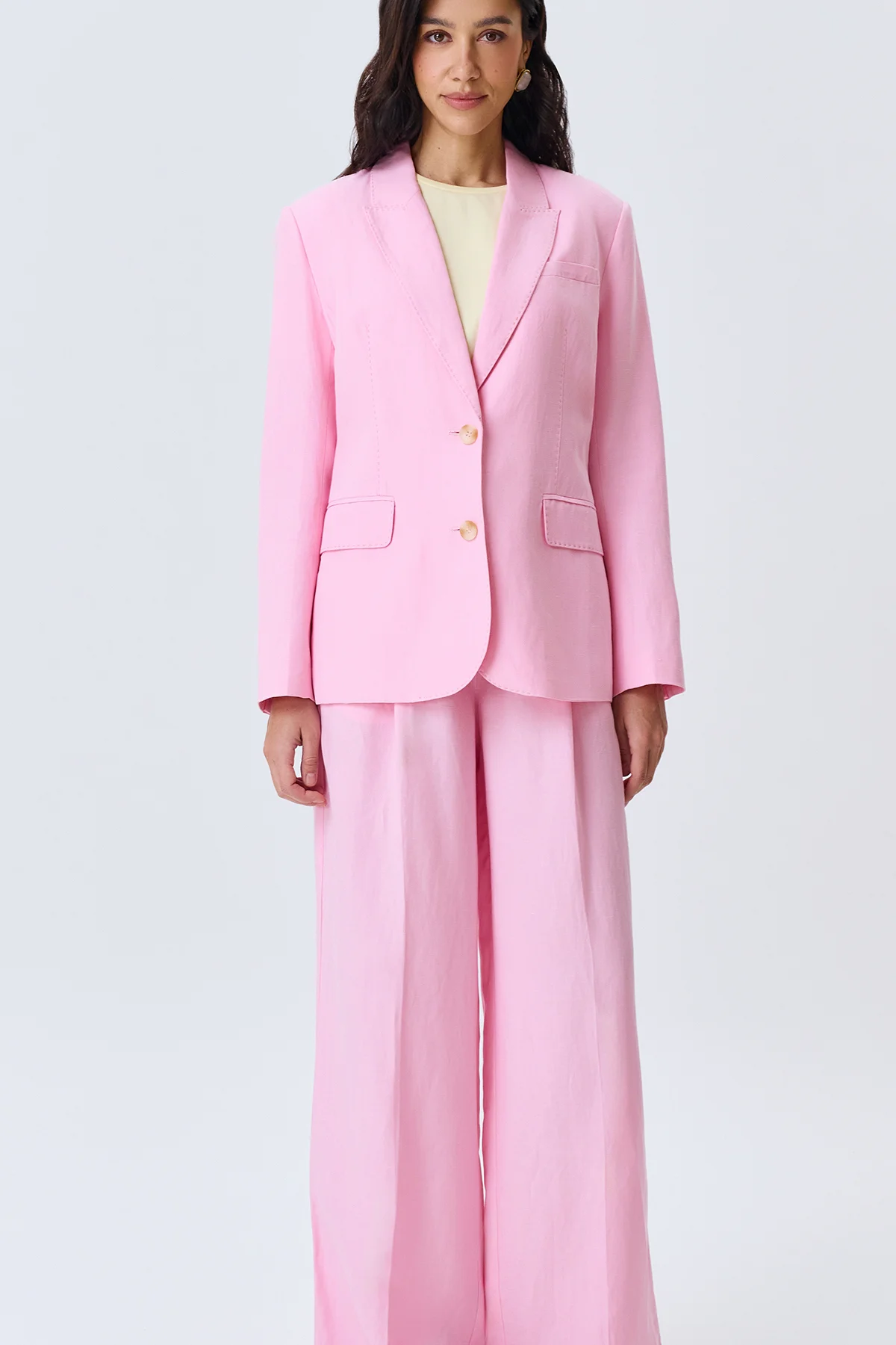 Яркий однобортный жакет из тенселя, 50