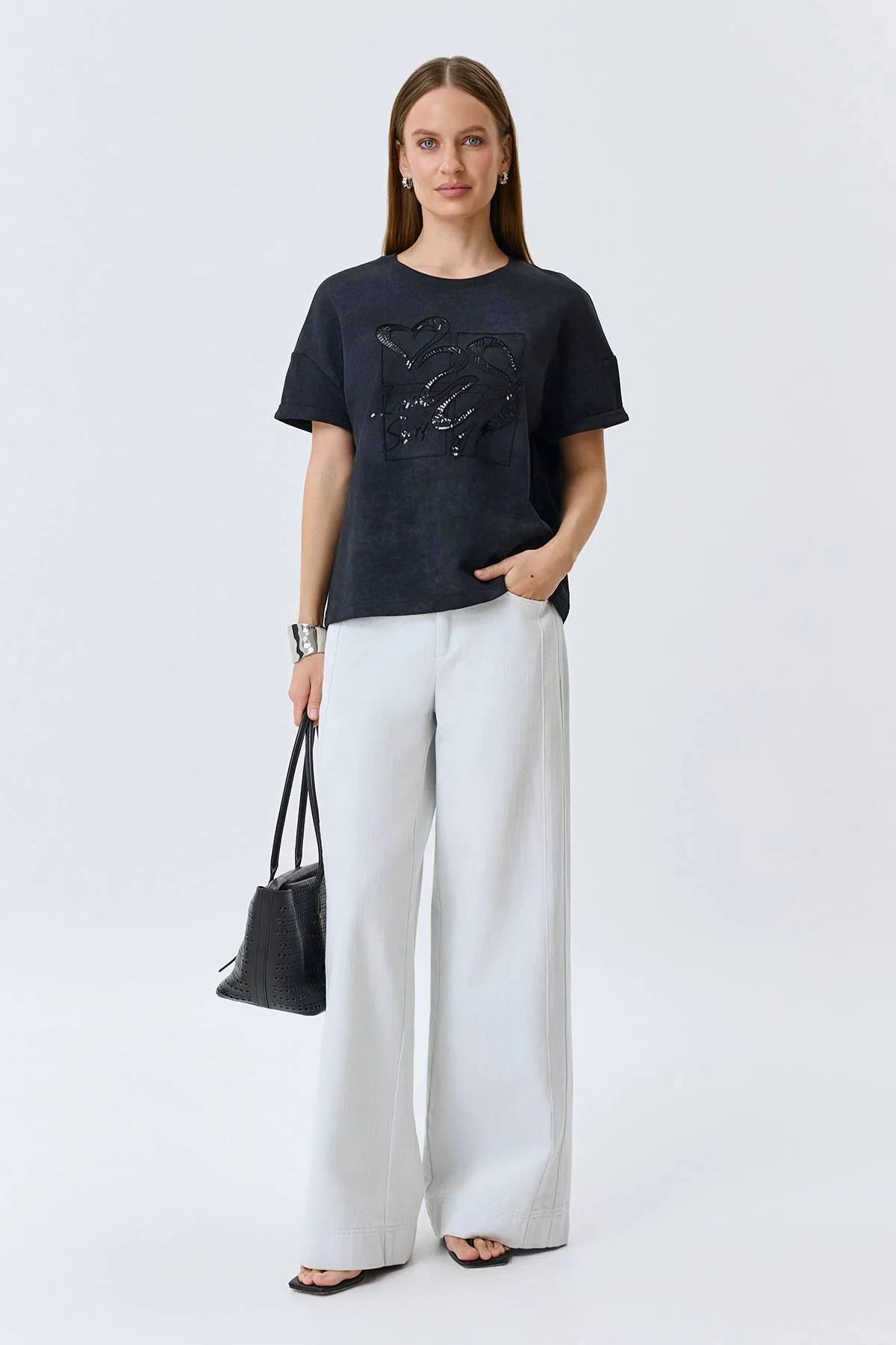 Футболка с фактурной мерцающей вышивкой, 38