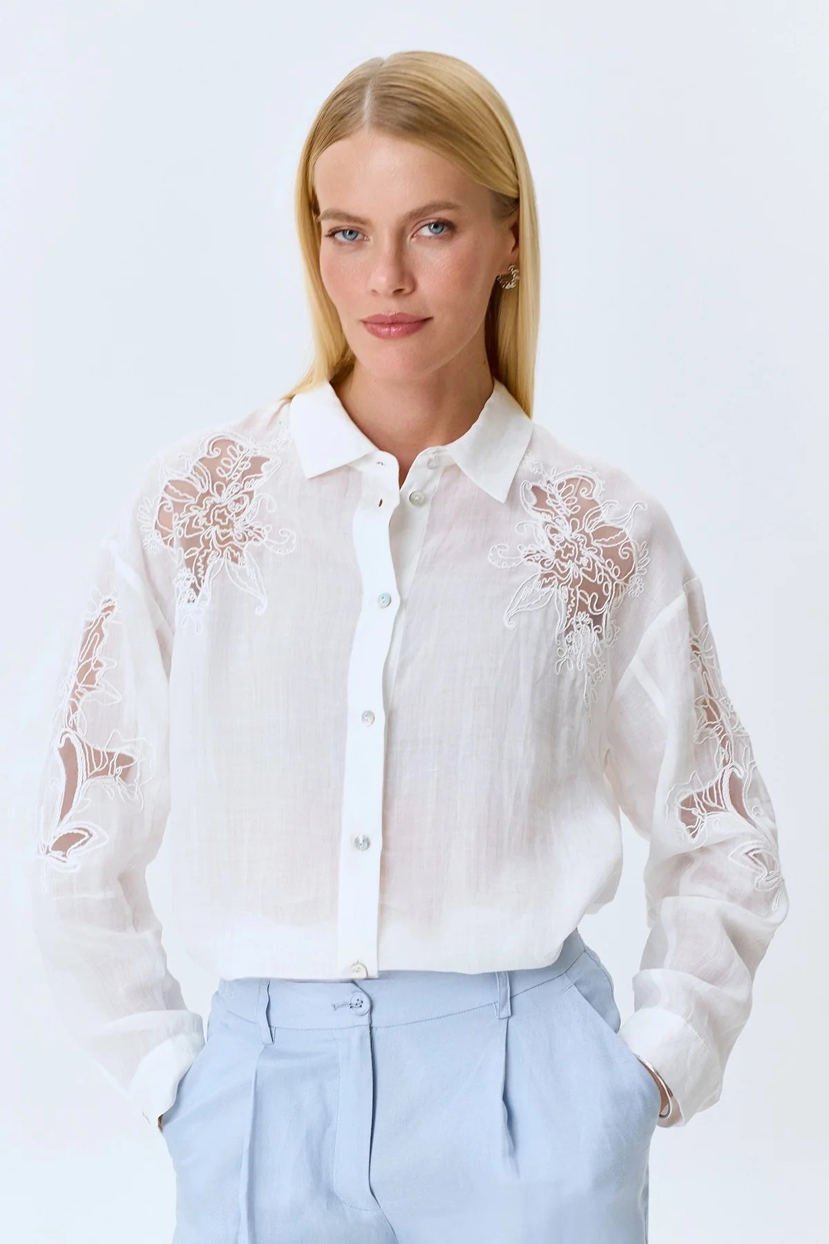 Удлиненная блузка с анималистичным принтом, 46