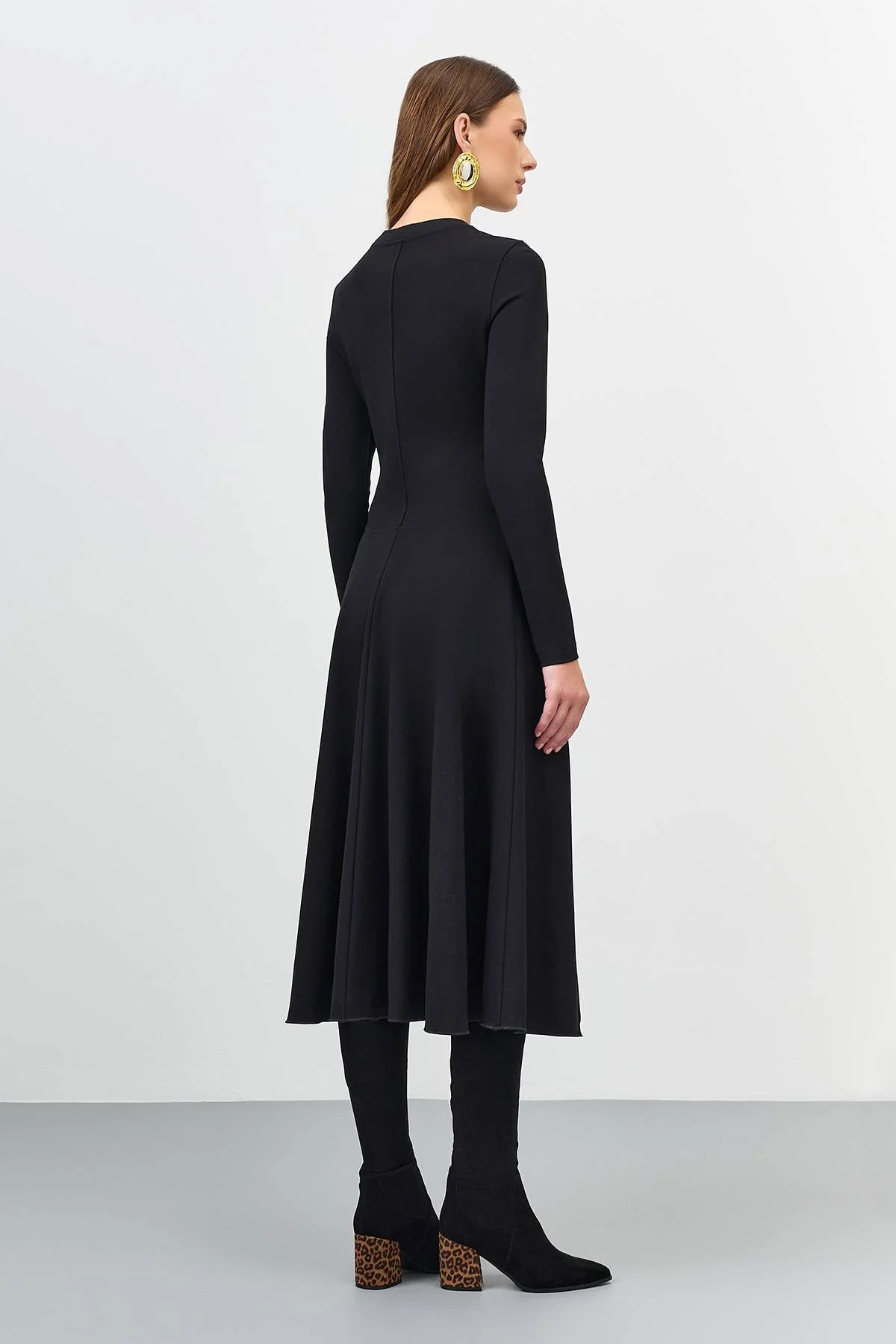 Лимитированная серия приталенное трикотажное платье и ремень, 46