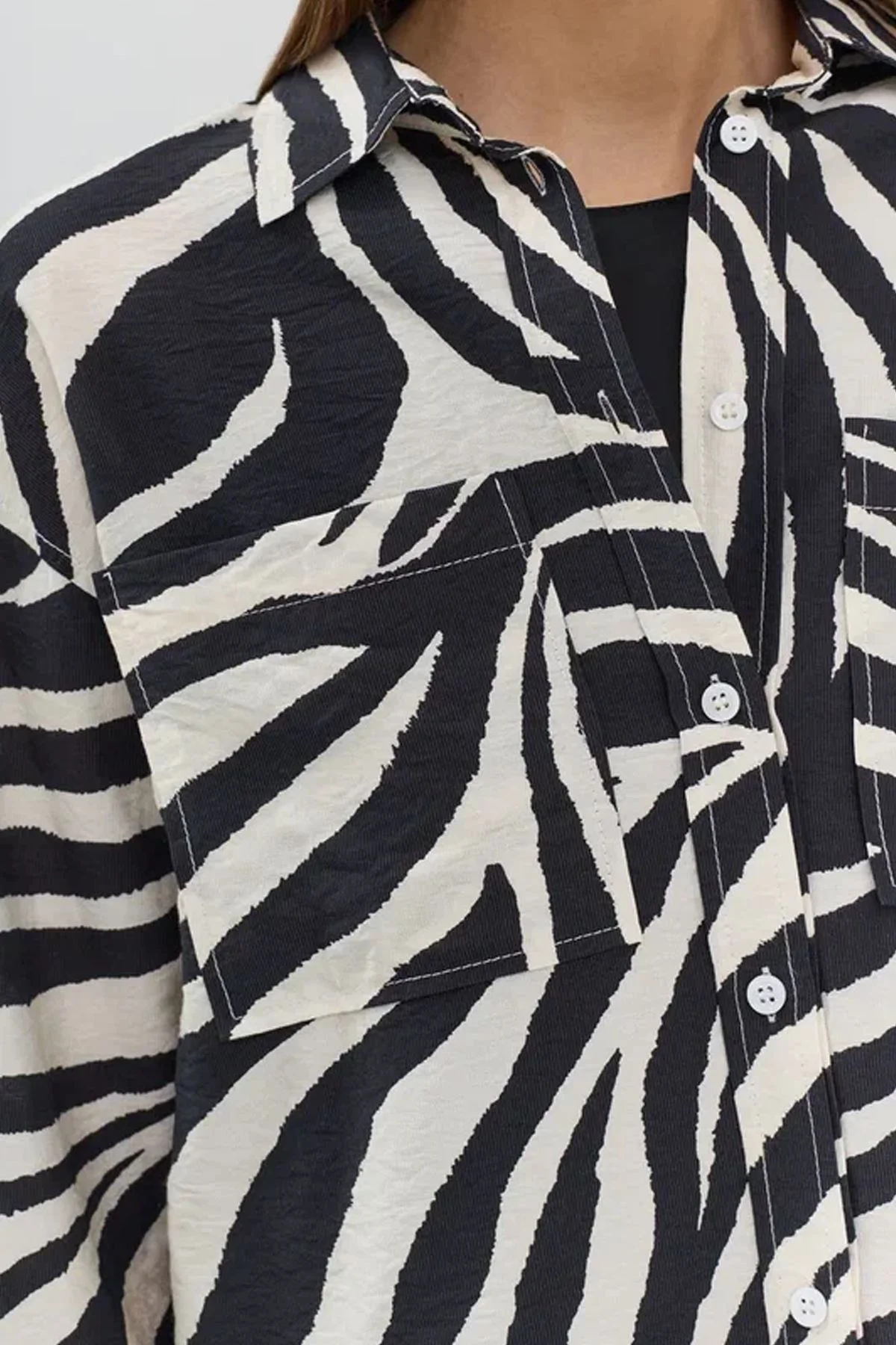 Свободная блузка из вискозы с анималистичным принтом, 42р