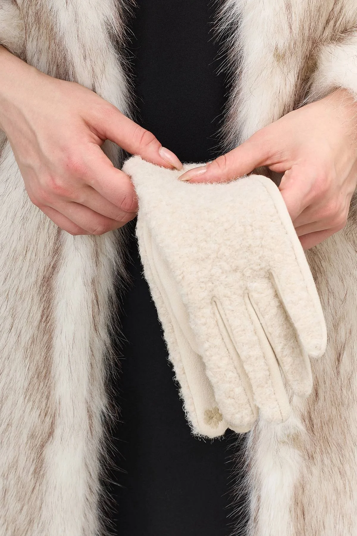 Белые комбинированные перчатки с искусственным мехом, One