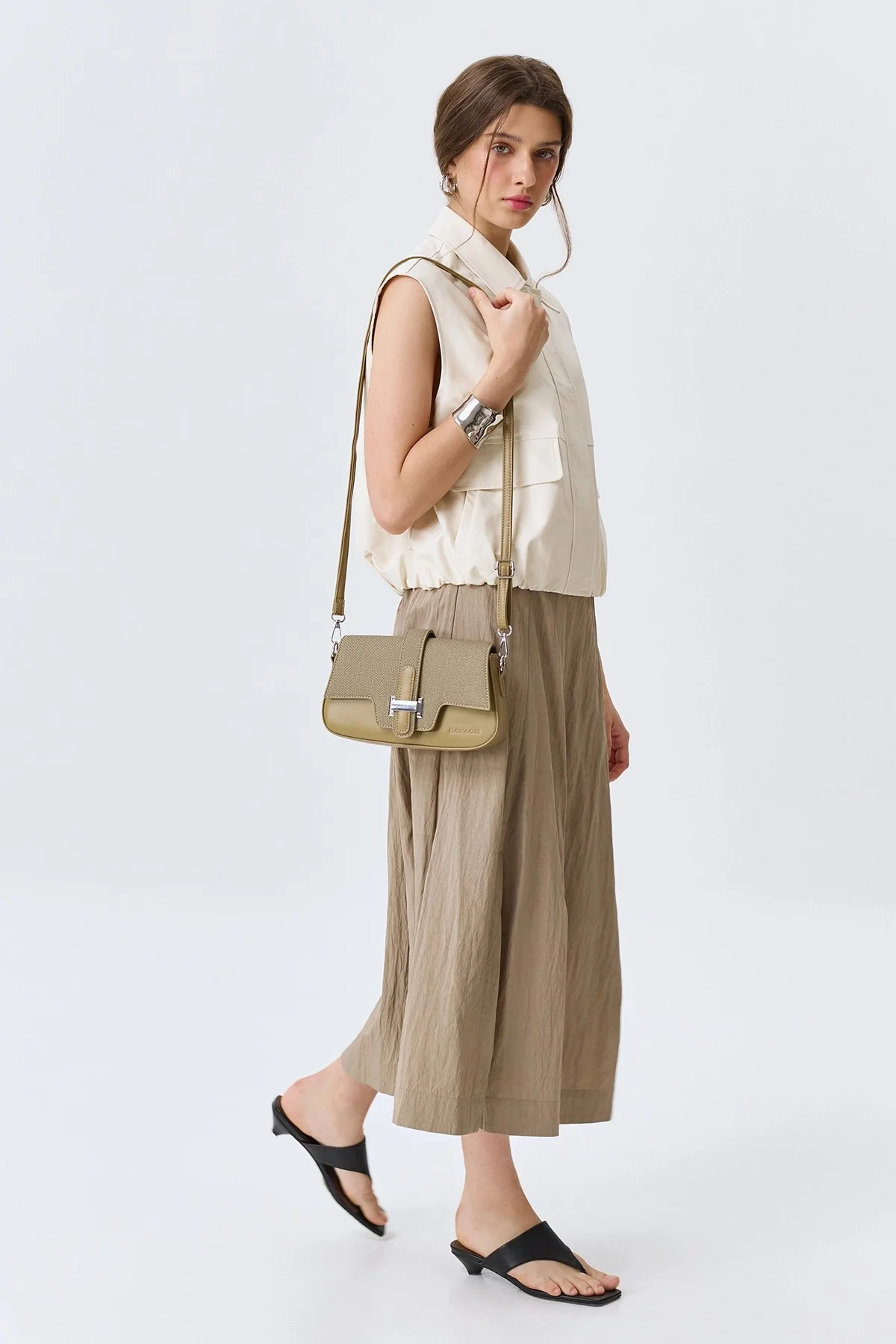 Сумка кроссбоди с акцентной пряжкой, One