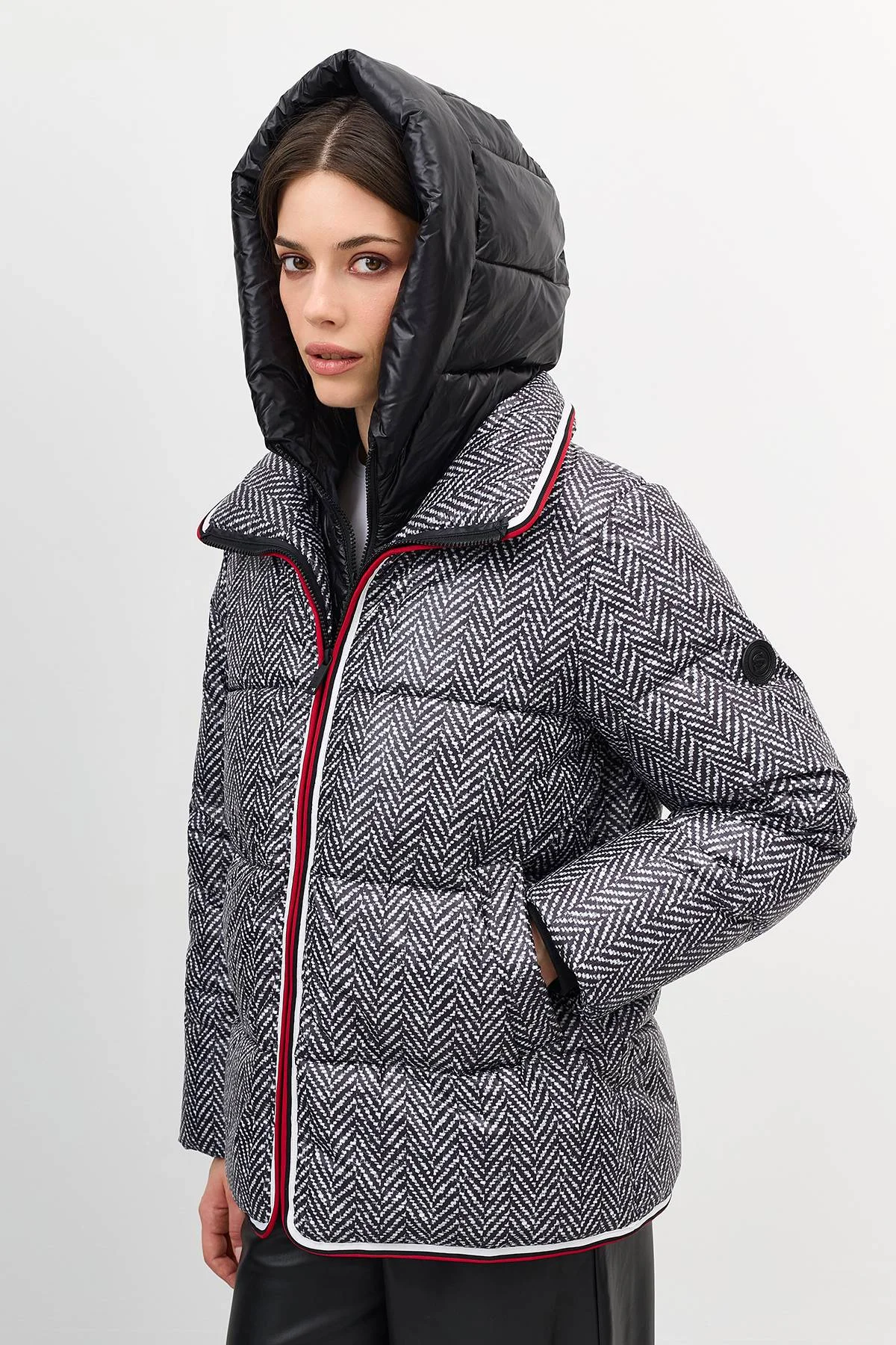 Лимитированная серия комбинированная куртка с принтом и палантин, 52