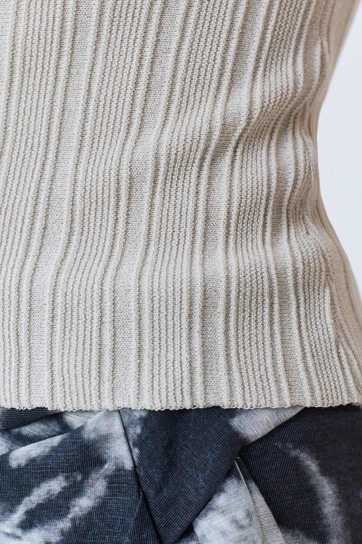 Трикотажный топ из фактурной вискозы, 46