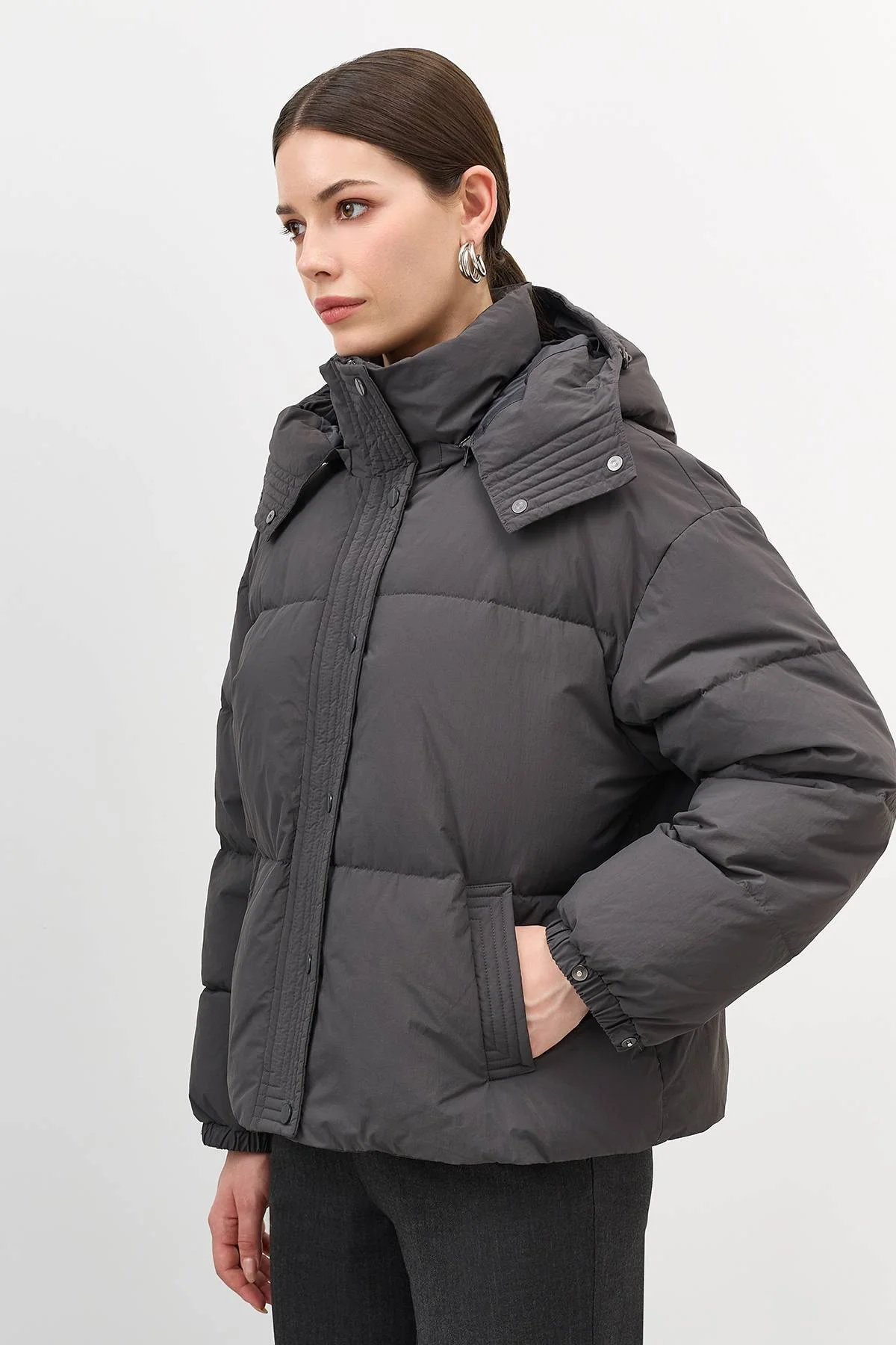 Лимитированная серия графитовая куртка с четким кроем и асимметрией с варежками, 50