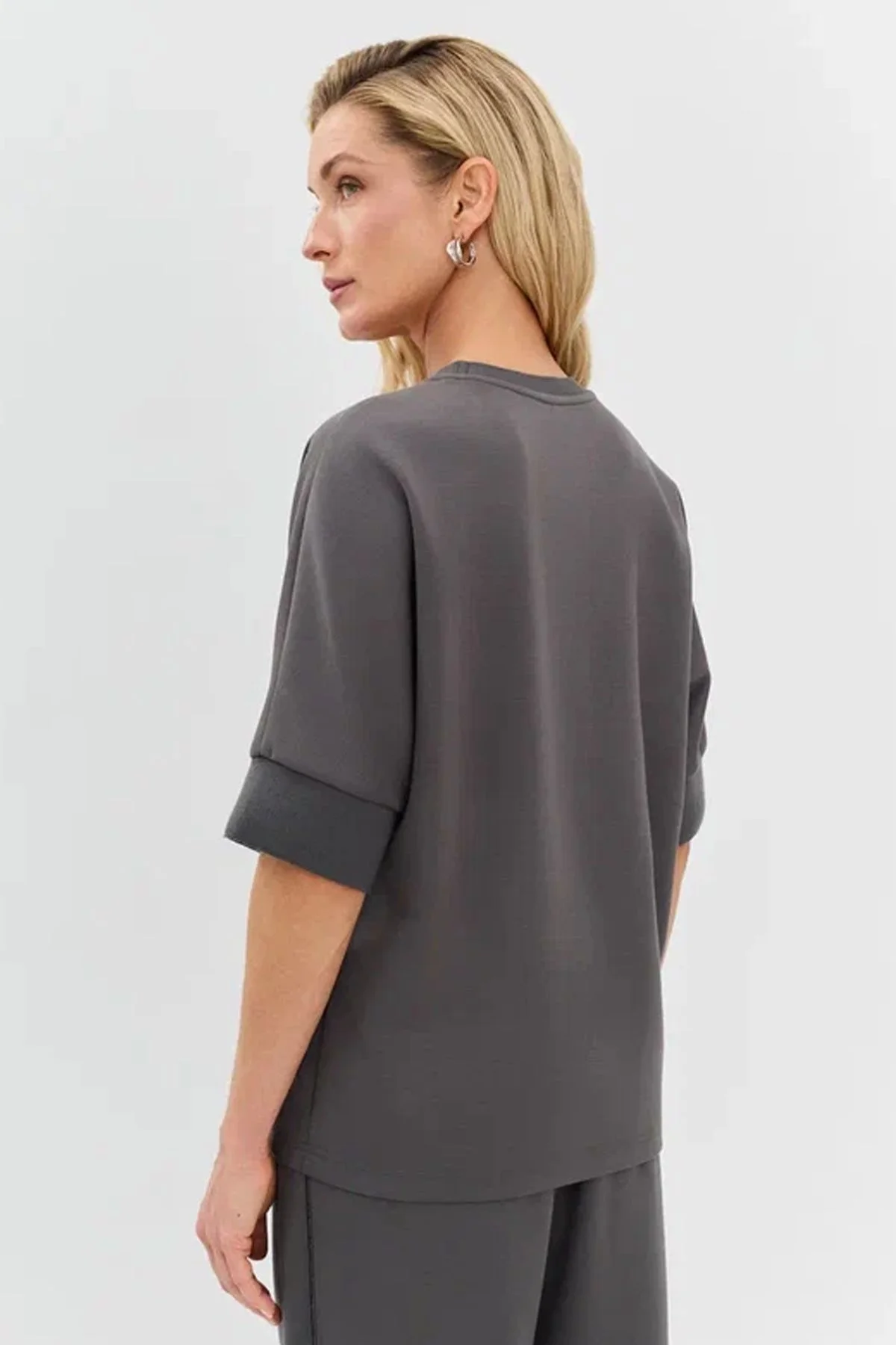 Джемпер с аппликацией из серебристых страз, 54р