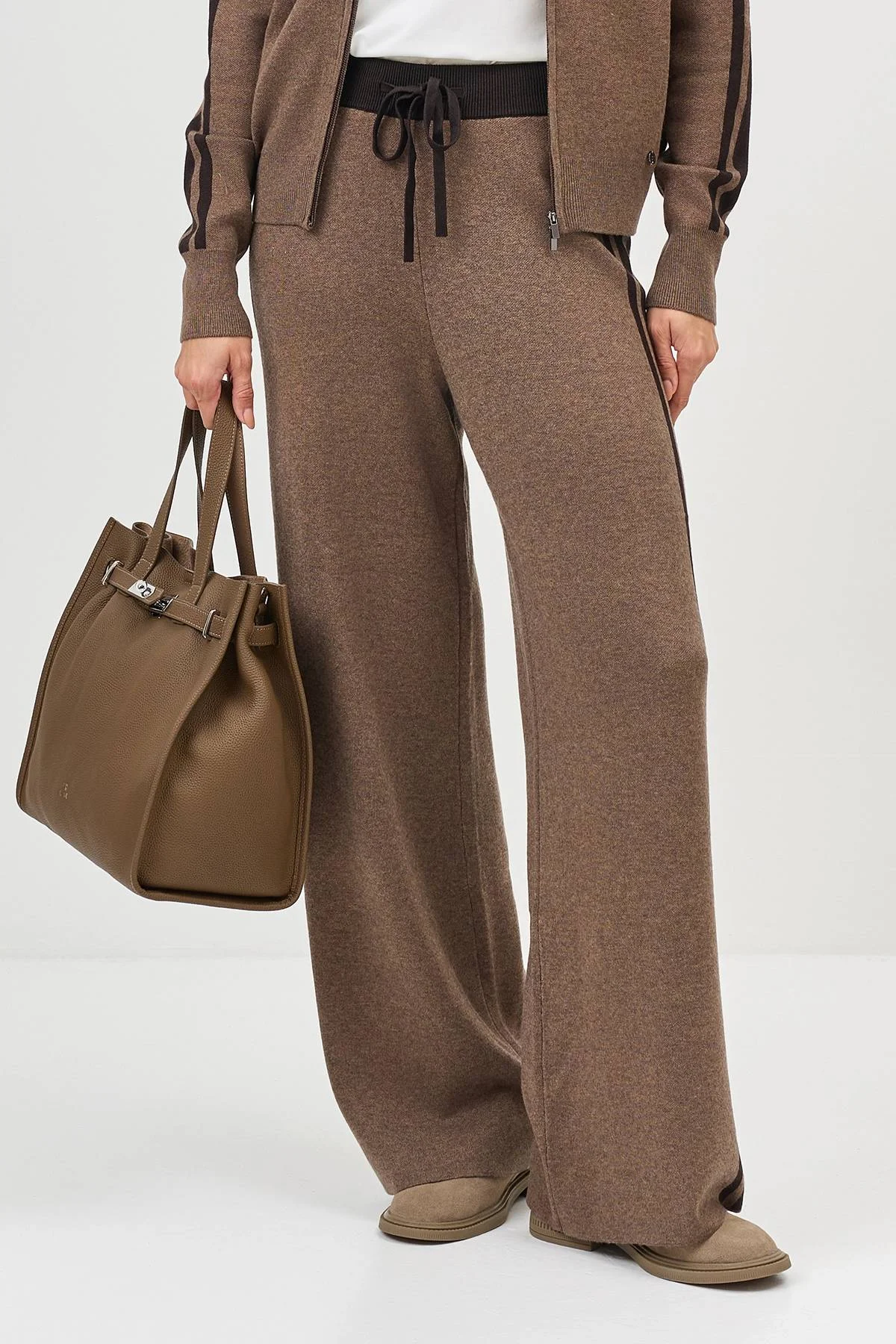 Лимитированная серия бомбер с контрастными лампасами и ремень, 44