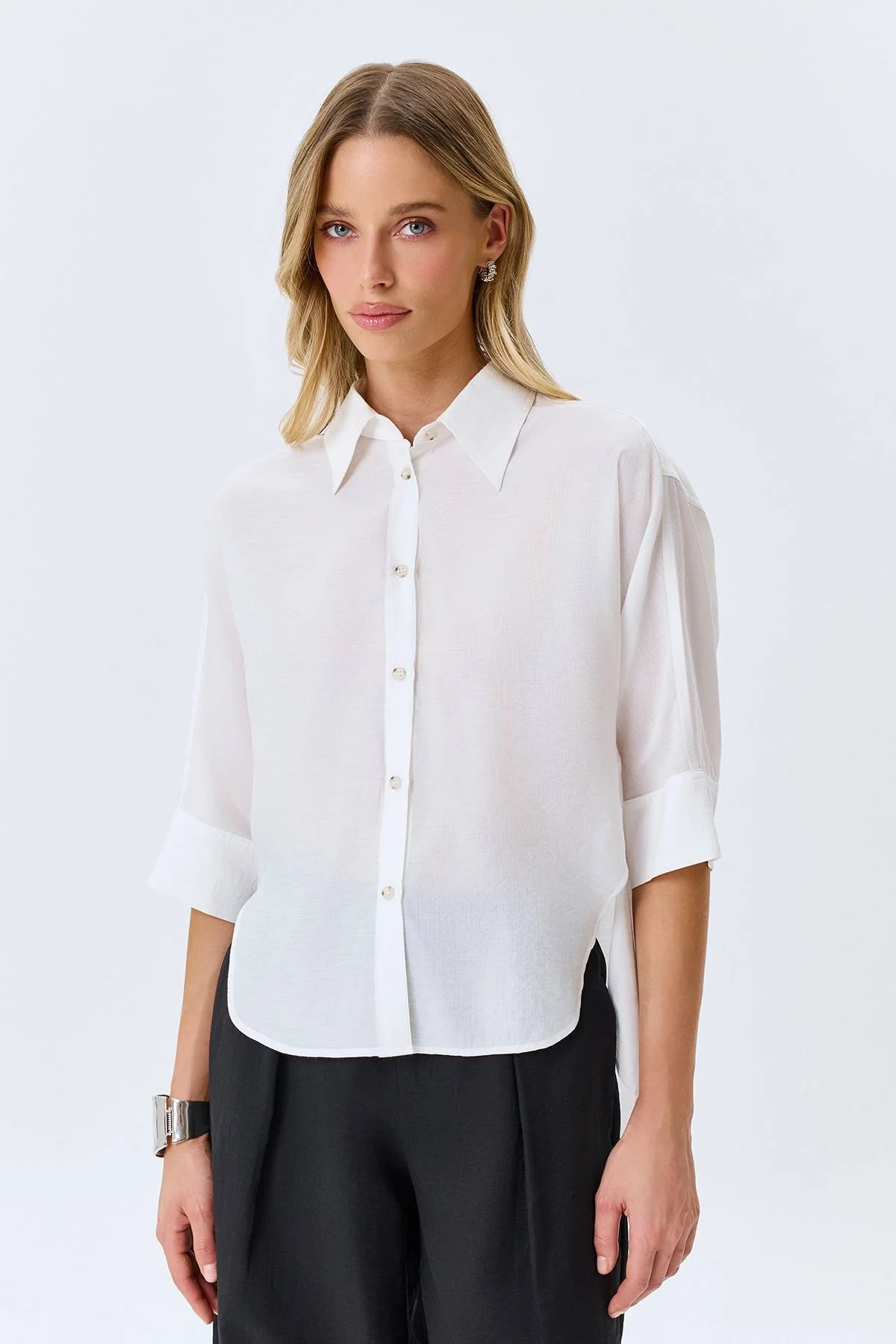 Воздушная блузка с укороченными рукавами белая, 48