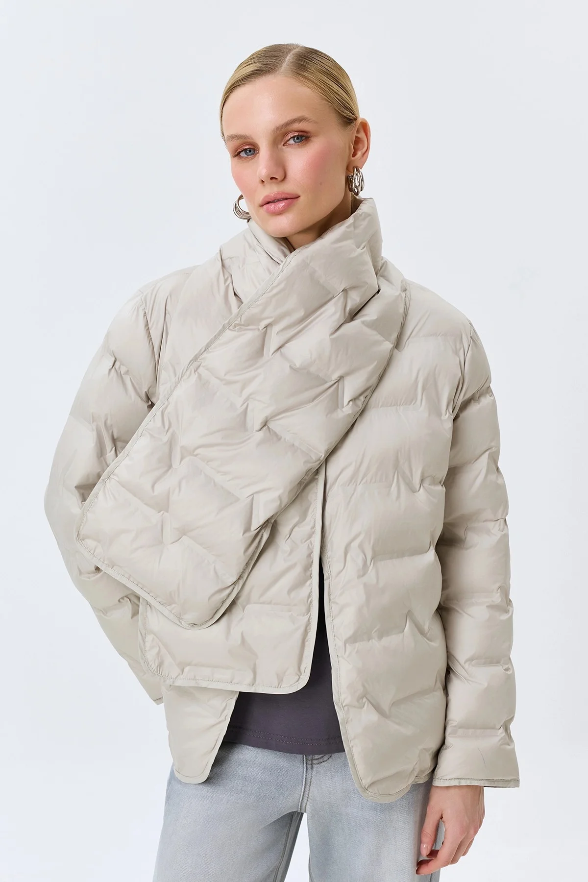 Стеганная куртка с шарфом, 42