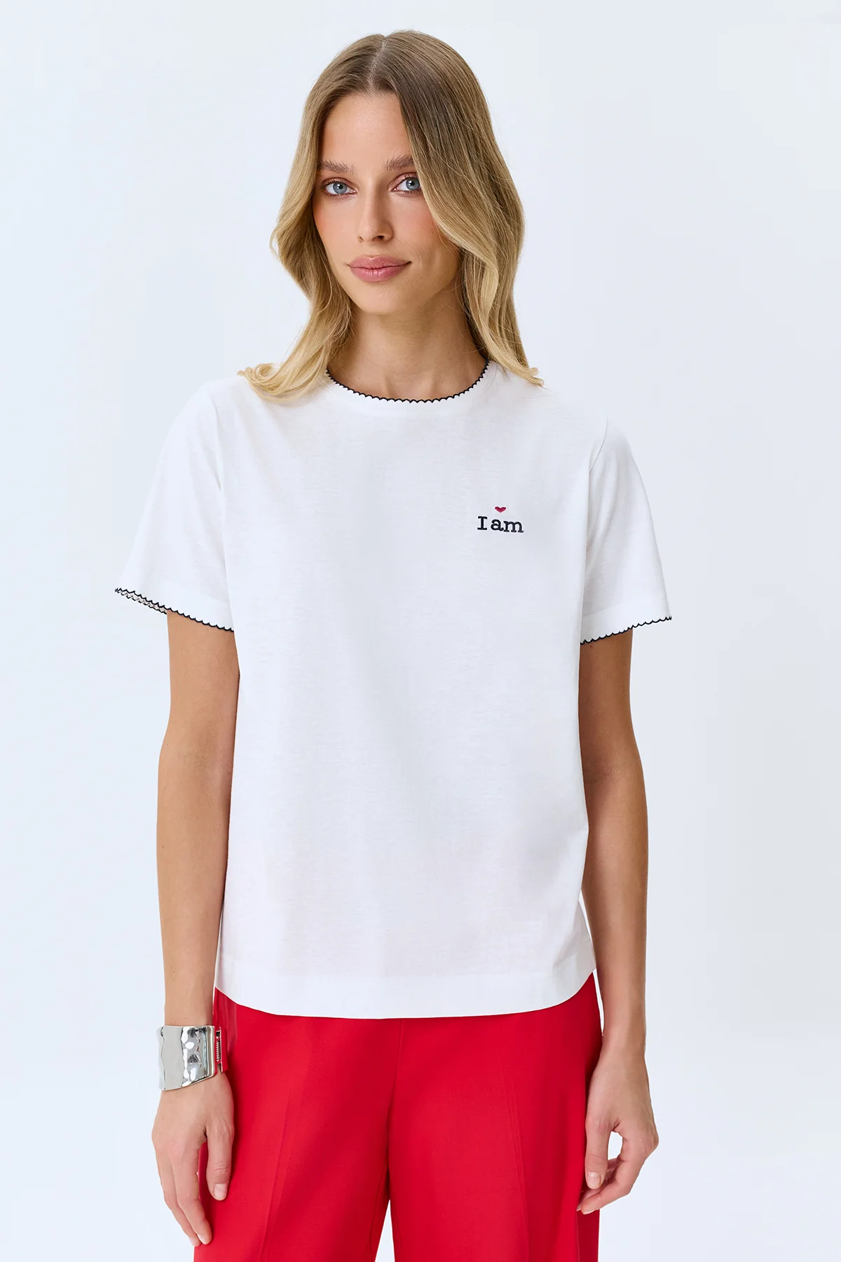 Футболка из тенселя с деликатной вышивкой, 52