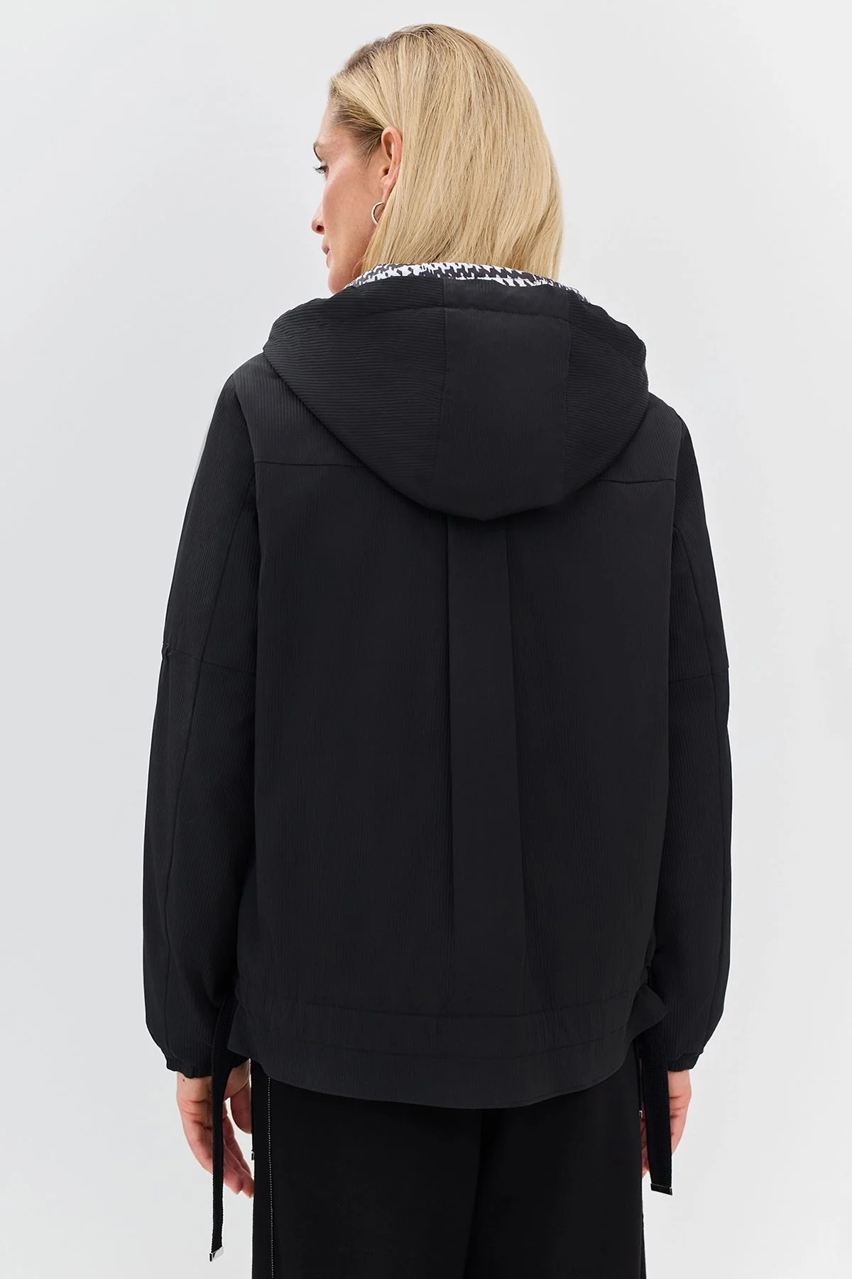 Куртка с принтованной подкладкой и несъемным капюшоном, 52р